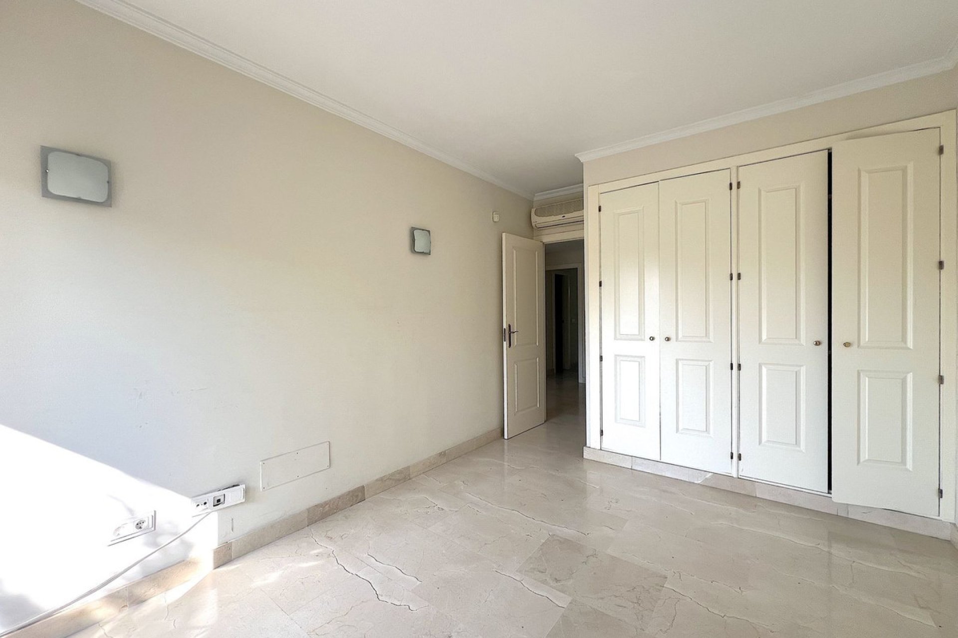 Resale - House - Townhouse - Estepona - Benamara