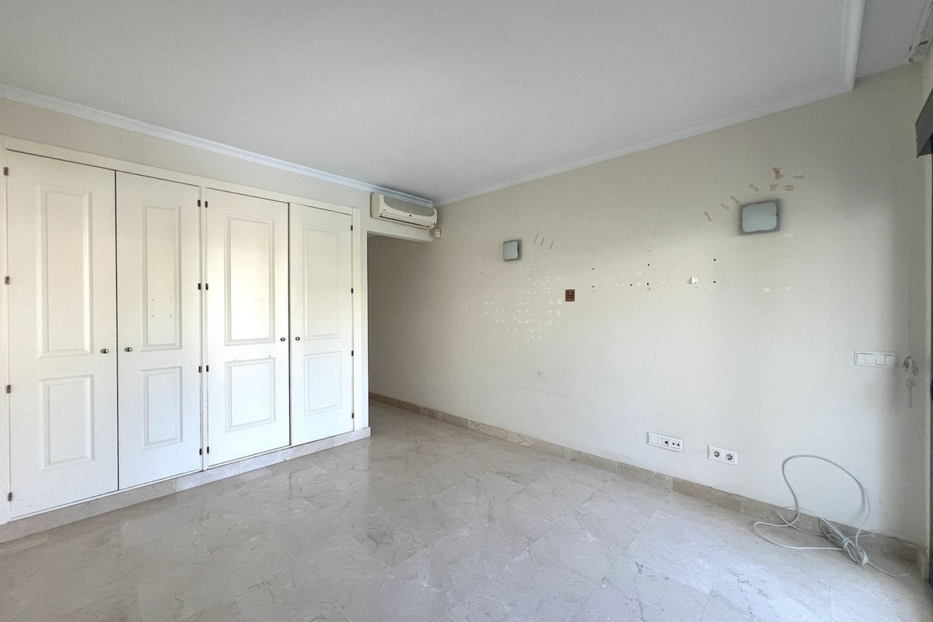 Resale - House - Townhouse - Estepona - Benamara