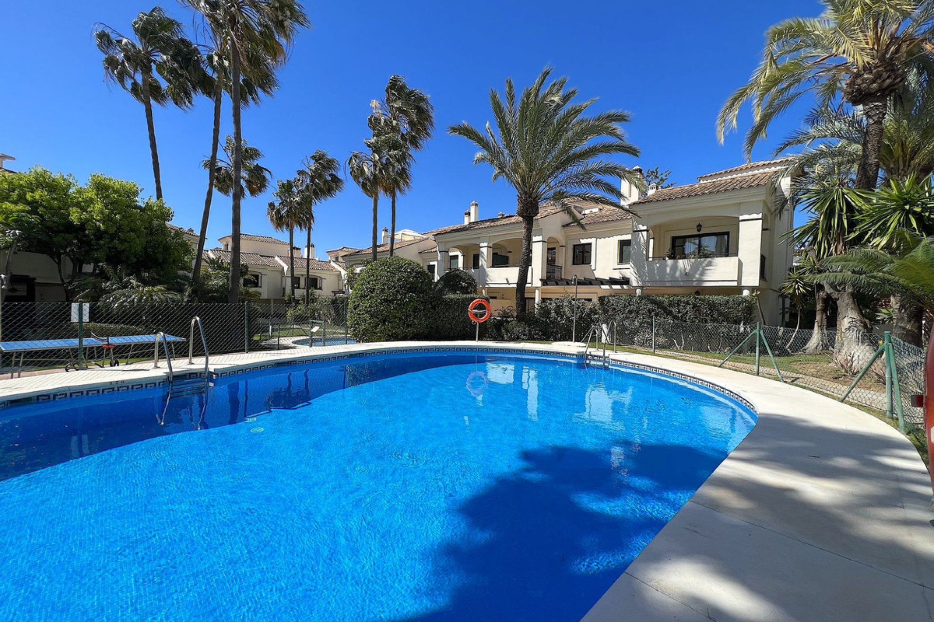 Resale - House - Townhouse - Estepona - Benamara