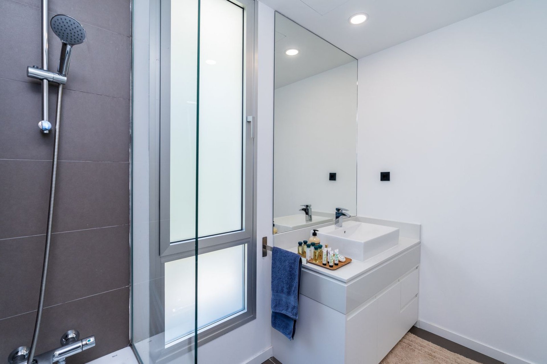 Resale - House - Townhouse - Estepona - Cancelada