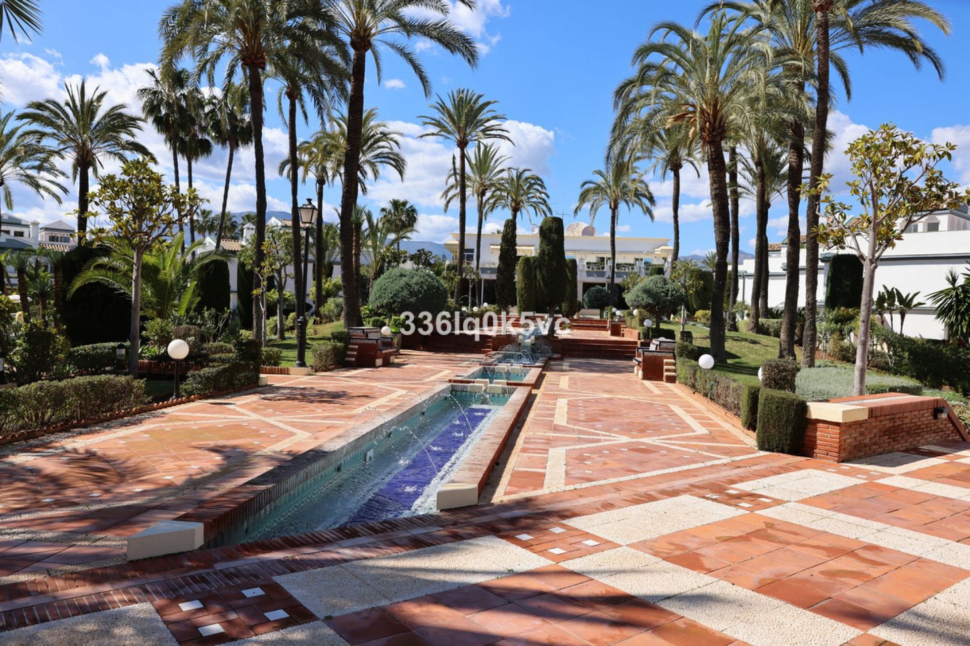 Resale - House - Townhouse - Estepona - Estepona Centro