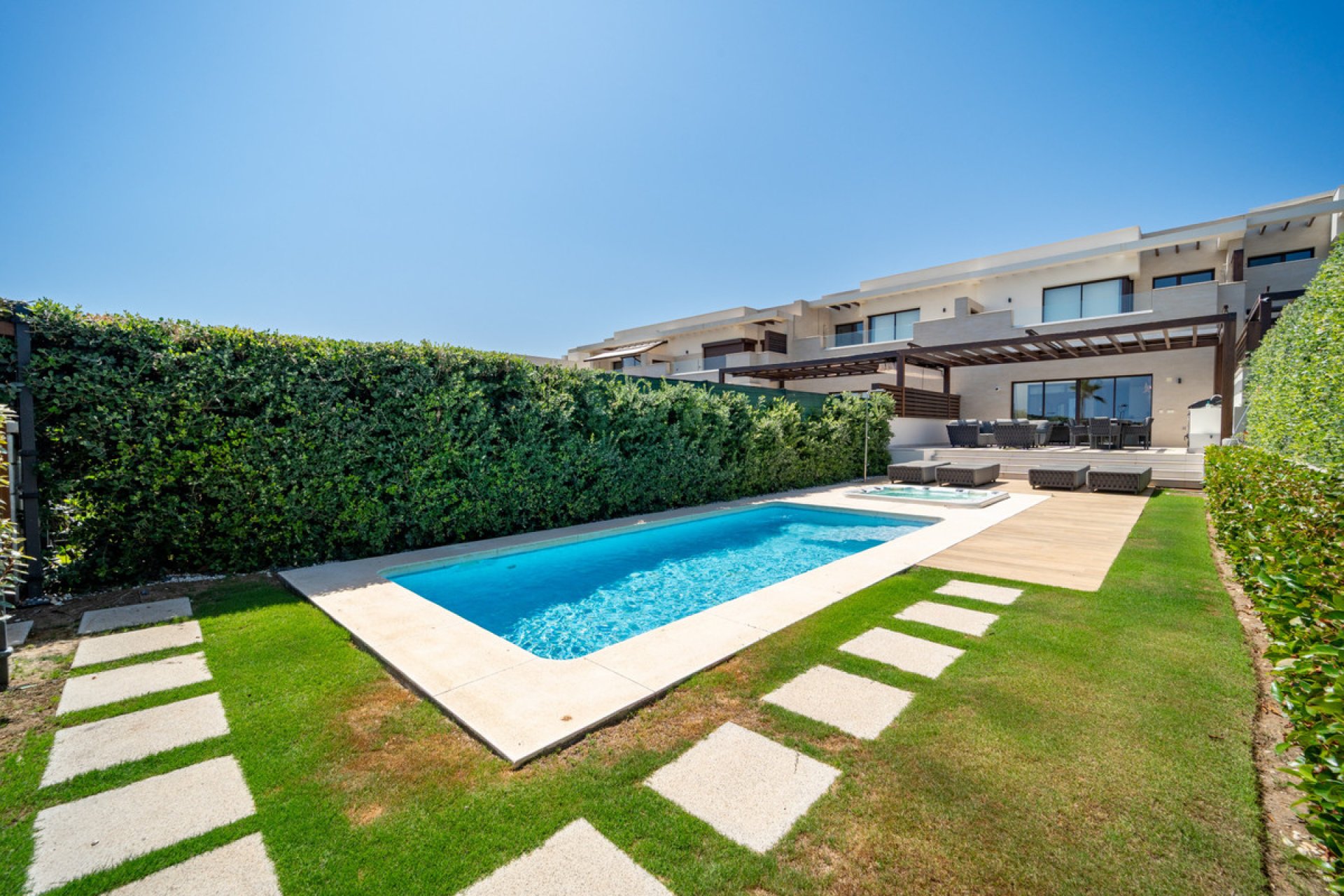 Resale - House - Townhouse - Estepona - Estepona Centro