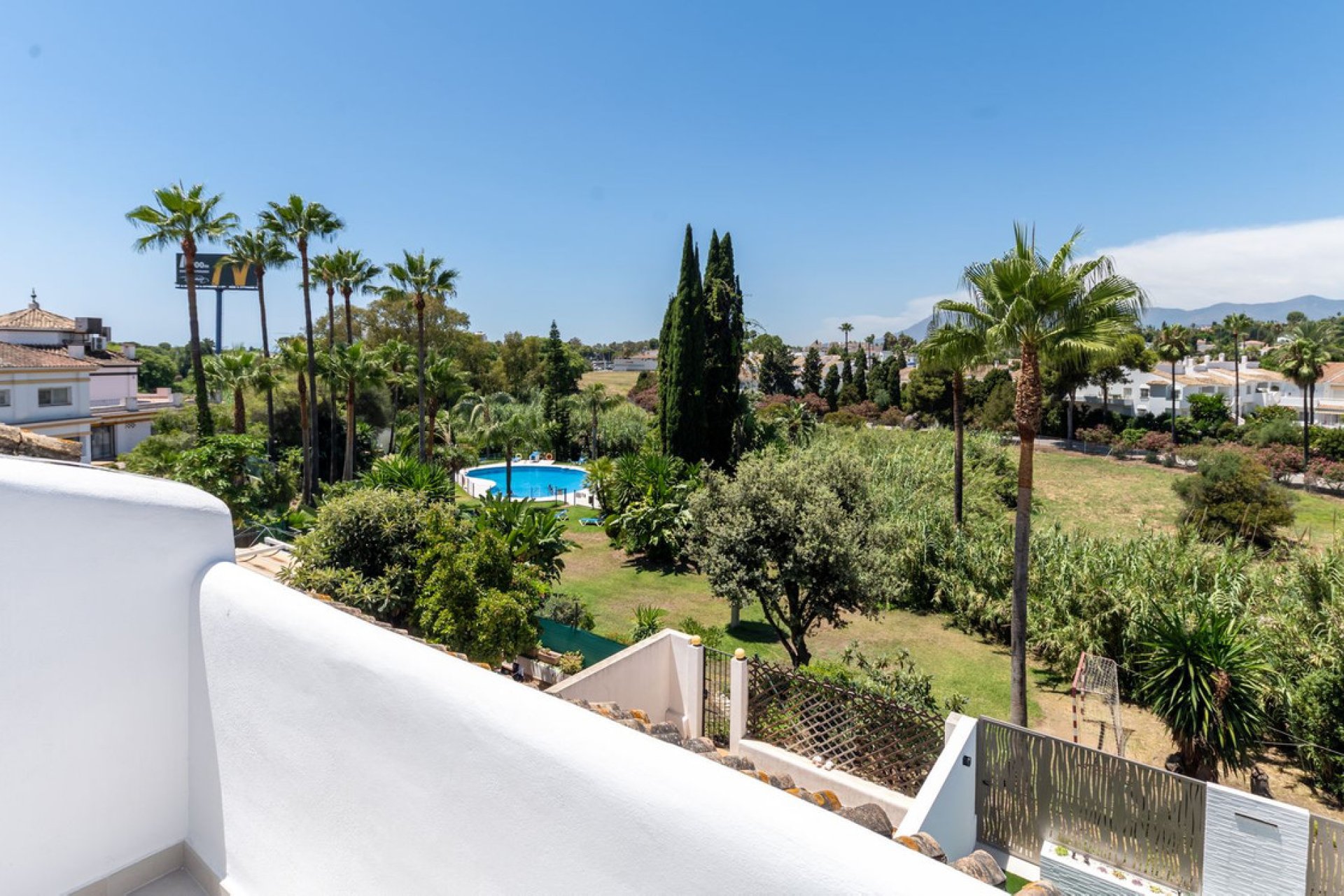Resale - House - Townhouse - Estepona - Estepona Centro