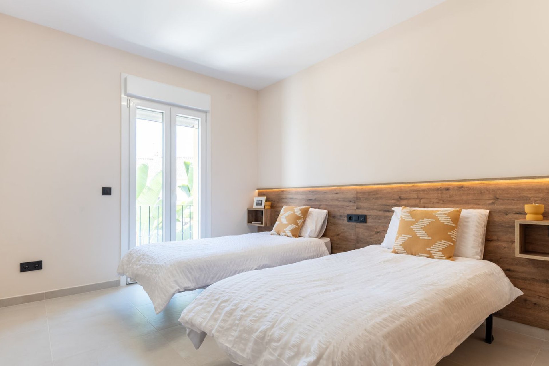 Resale - House - Townhouse - Estepona - Estepona Centro