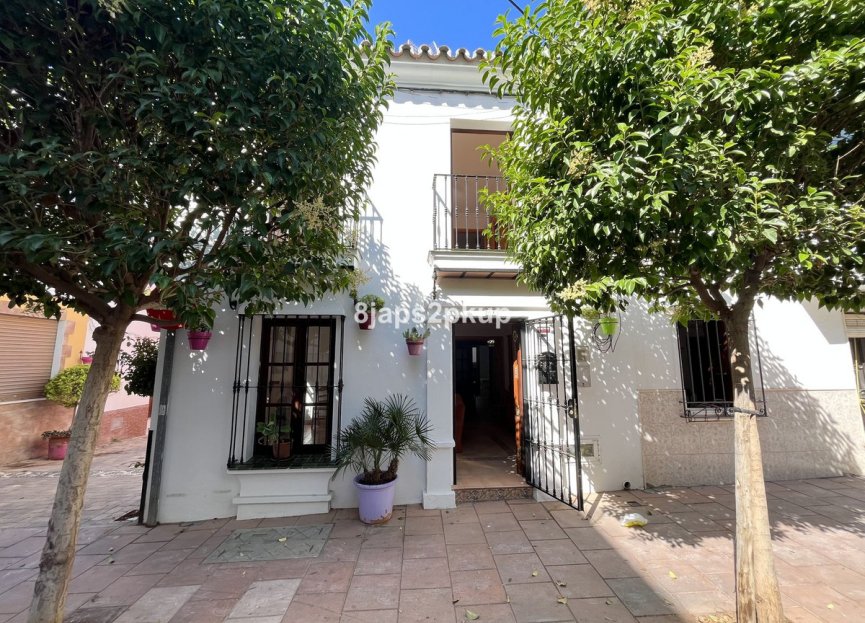 Resale - House - Townhouse - Estepona - Estepona Centro