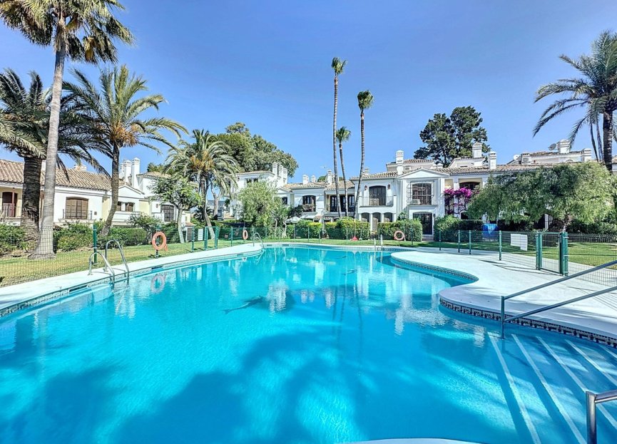 Resale - House - Townhouse - Estepona - Estepona Centro