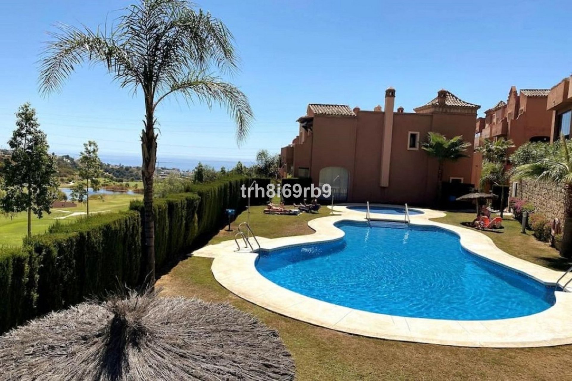 Resale - House - Townhouse - Estepona - Estepona Centro