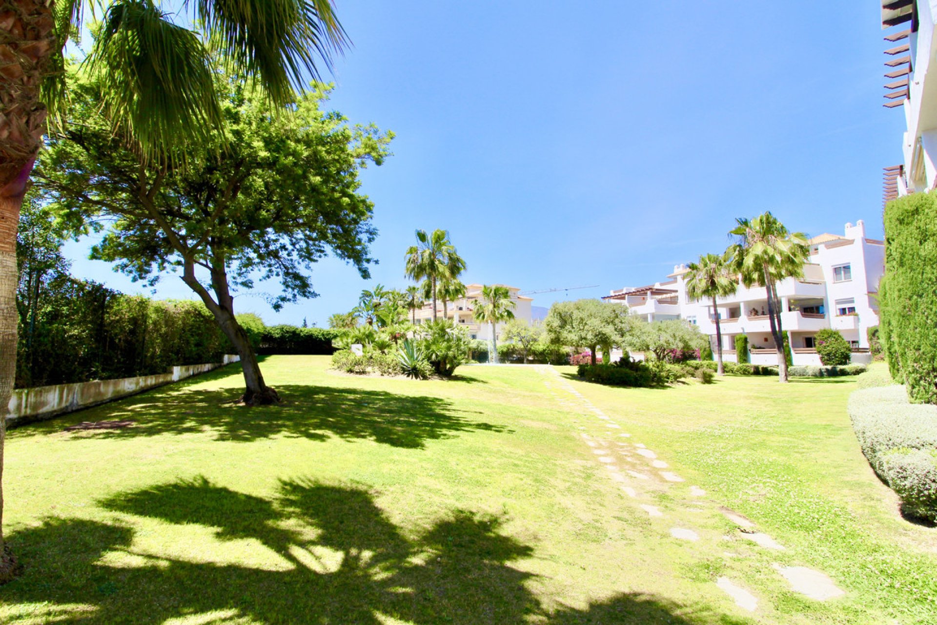 Resale - House - Townhouse - Estepona - Estepona Centro