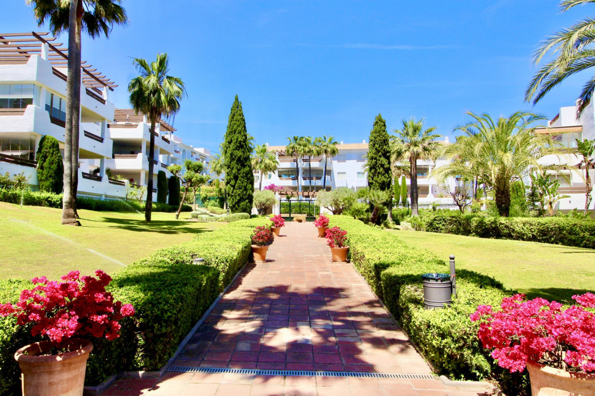 Resale - House - Townhouse - Estepona - Estepona Centro