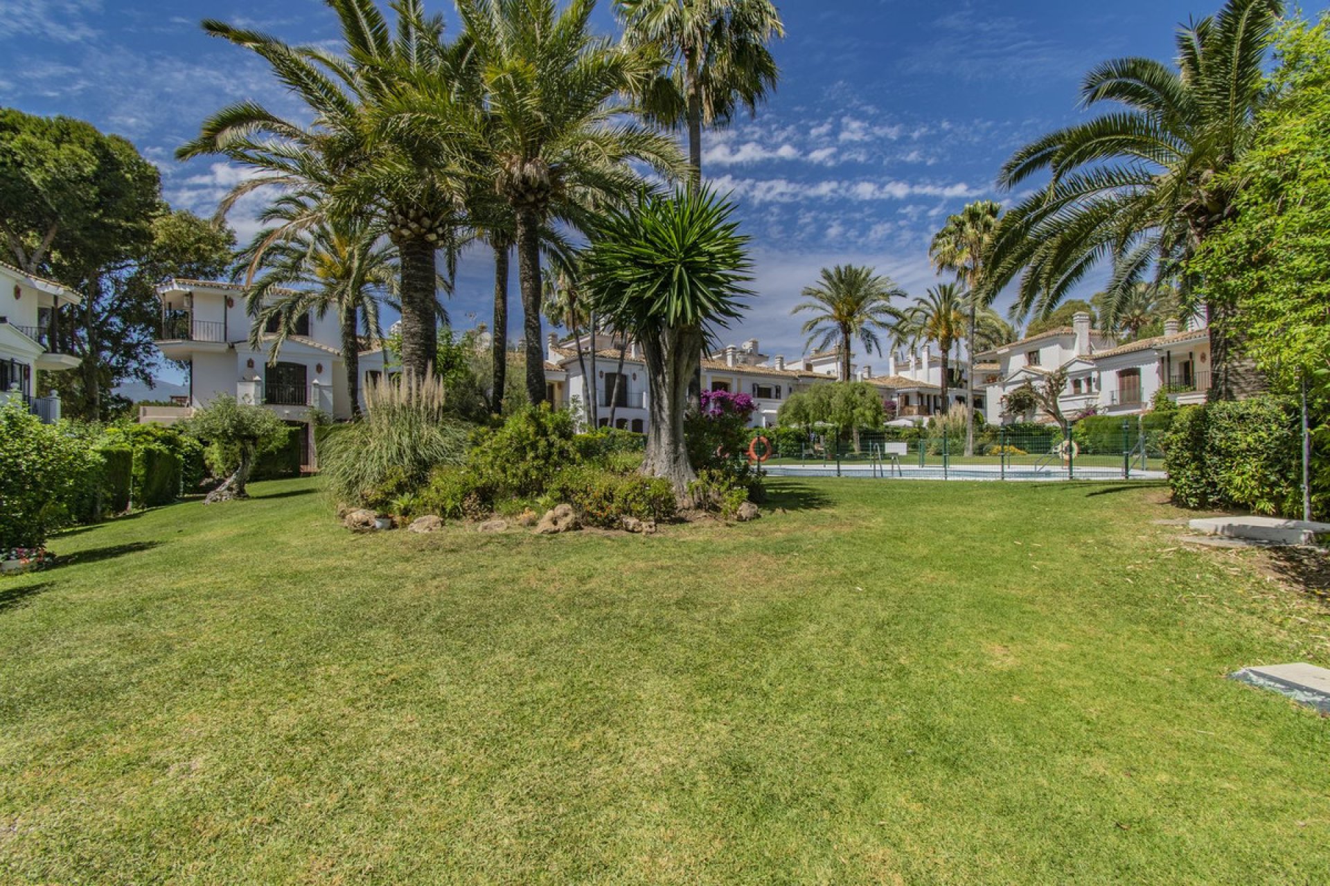 Resale - House - Townhouse - Estepona - Estepona Centro