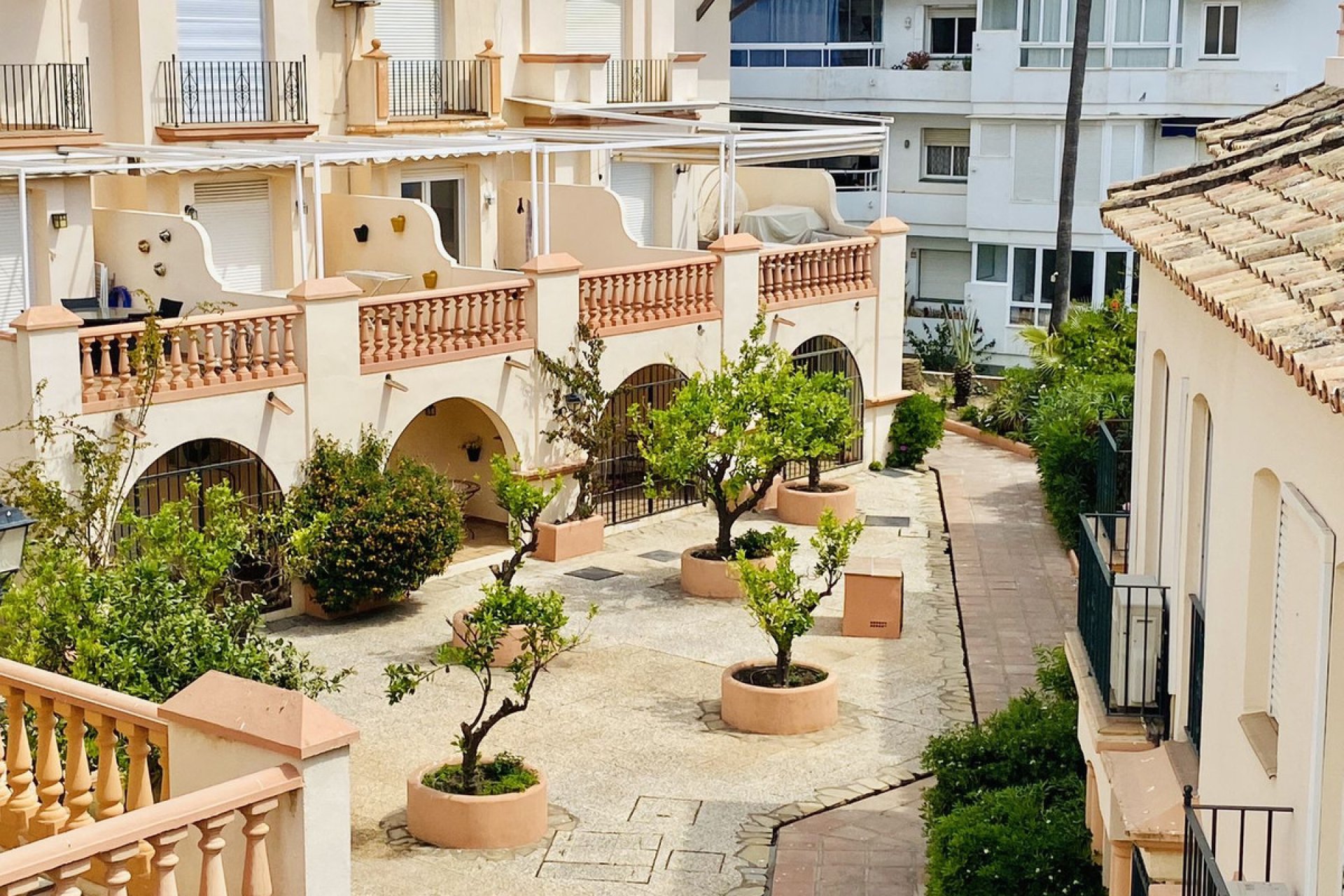 Resale - House - Townhouse - Estepona - Estepona Centro