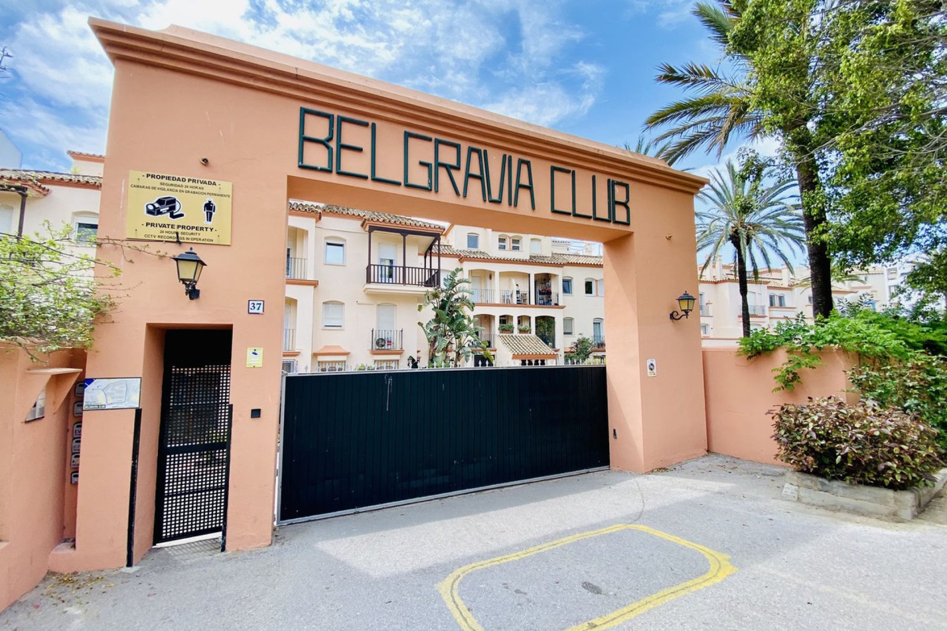 Resale - House - Townhouse - Estepona - Estepona Centro