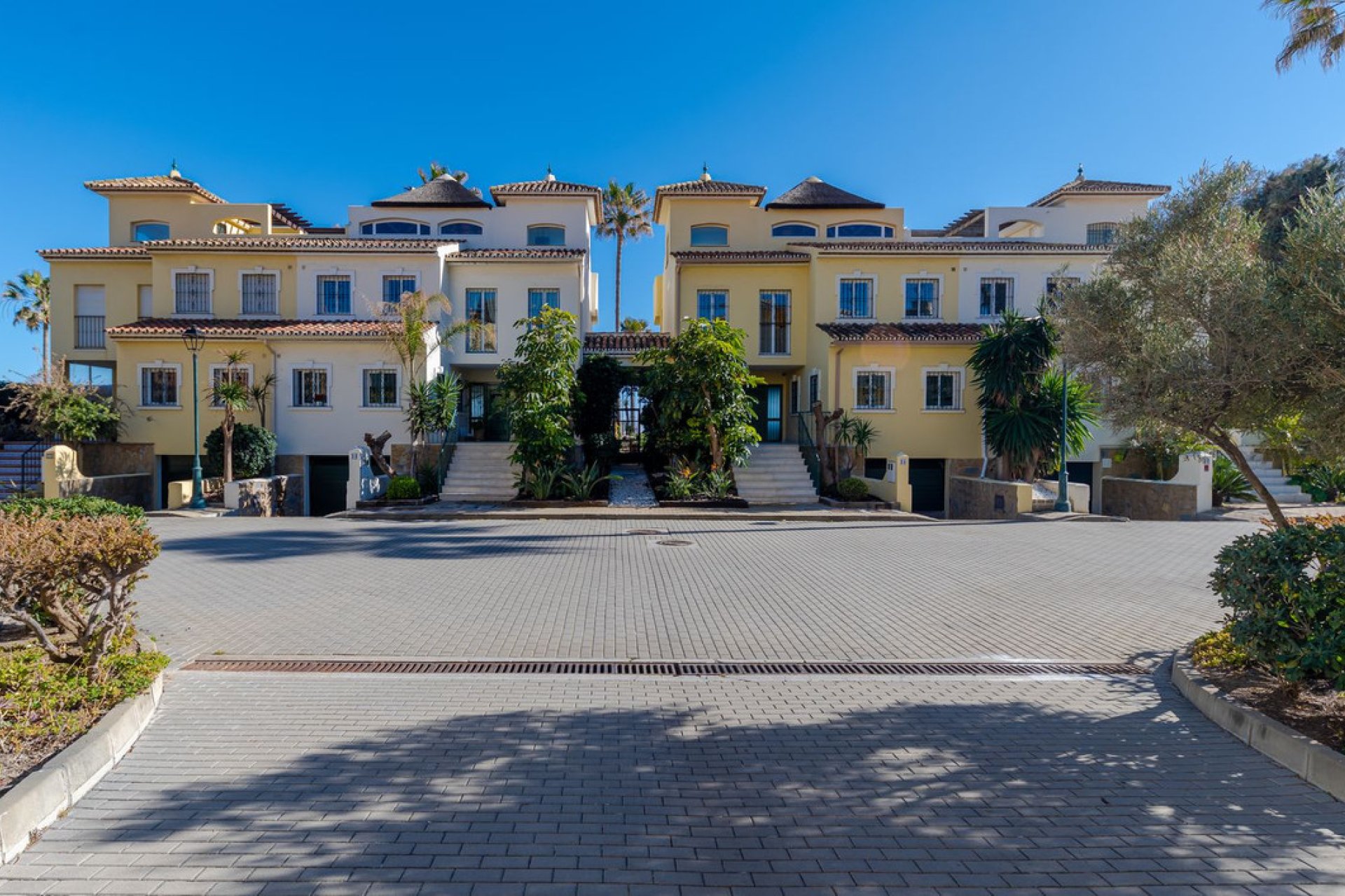 Resale - House - Townhouse - Estepona - Estepona Centro