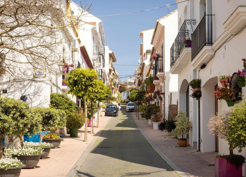 Resale - House - Townhouse - Estepona - Estepona Centro