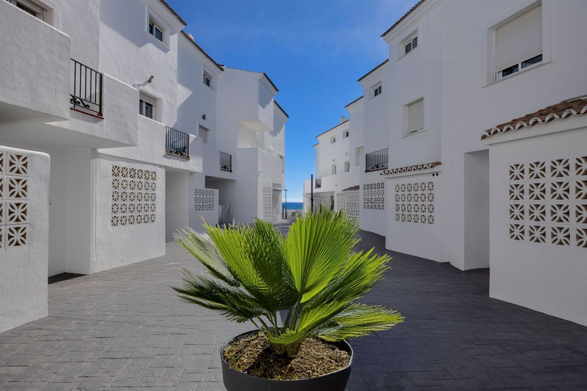 Resale - House - Townhouse - Estepona - Estepona Centro