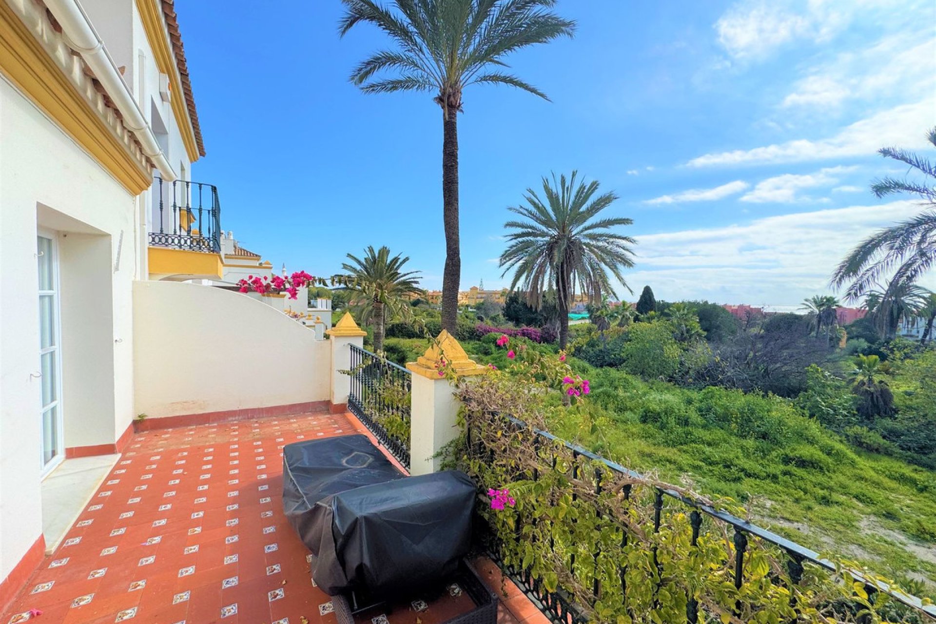 Resale - House - Townhouse - Estepona - Estepona Centro