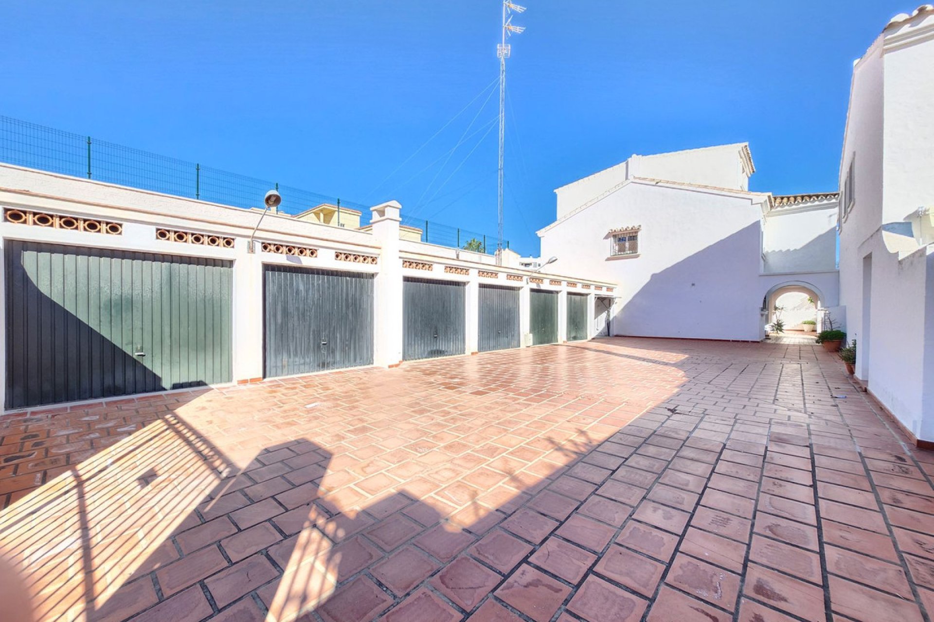 Resale - House - Townhouse - Estepona - Estepona Centro