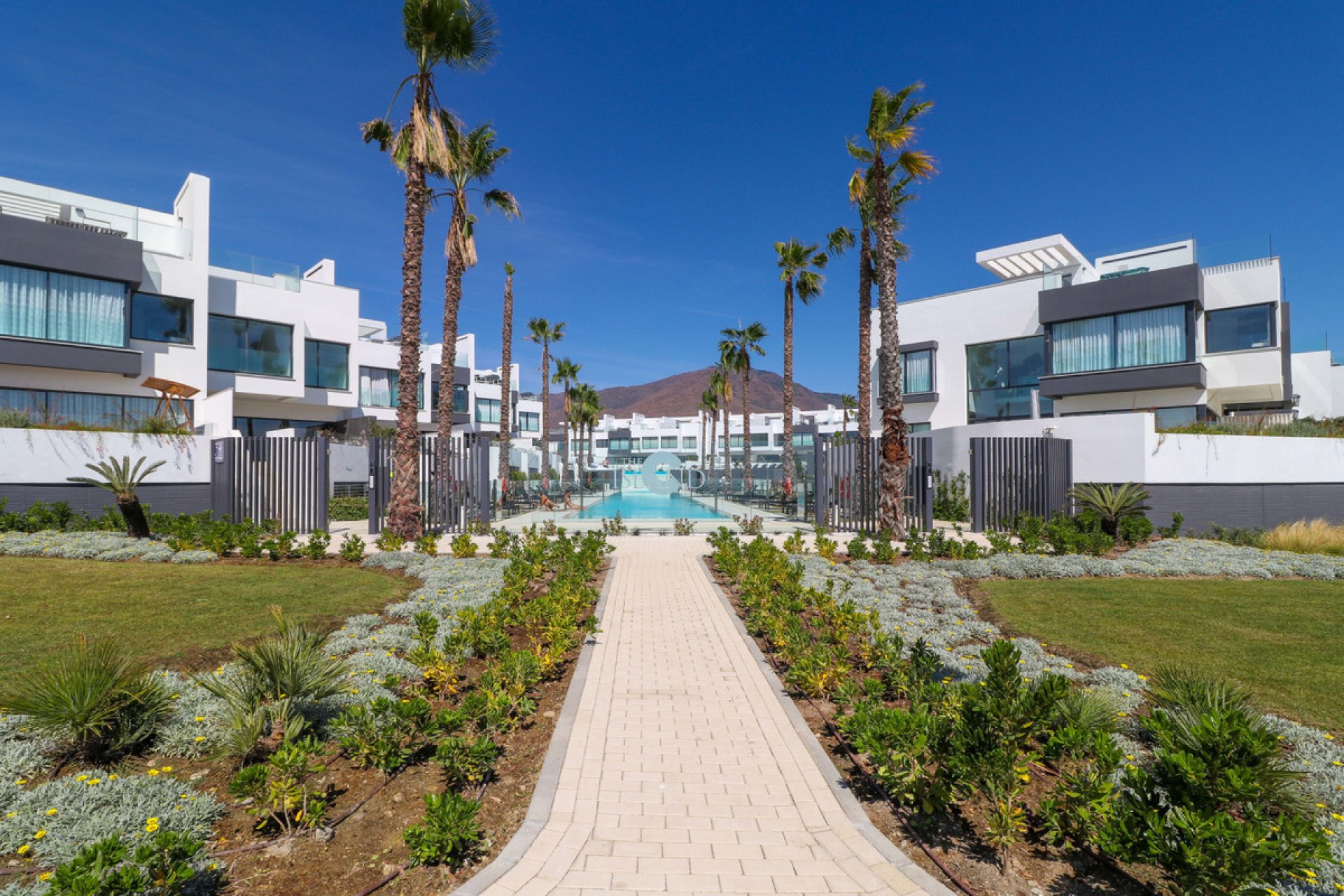 Resale - House - Townhouse - Estepona - Estepona Centro