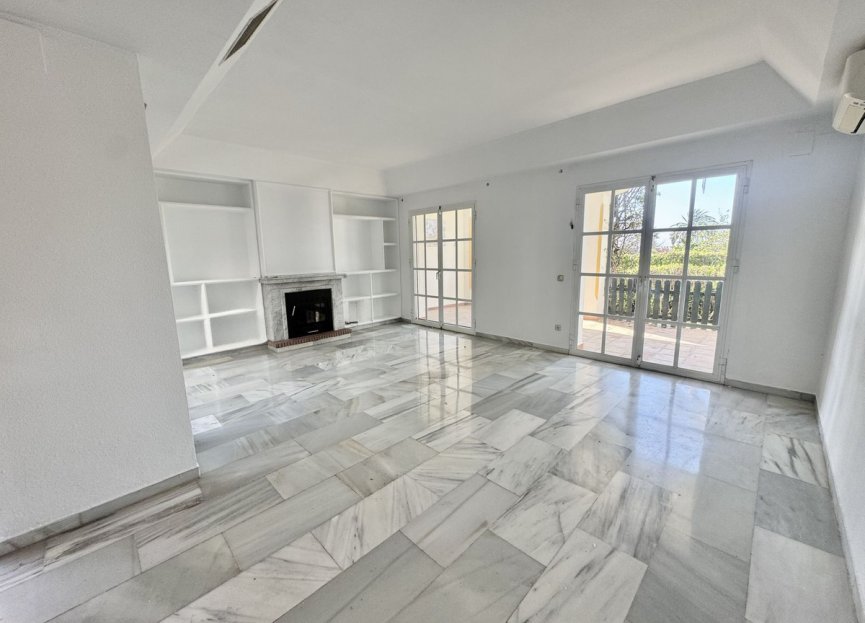 Resale - House - Townhouse - Estepona - Estepona Centro