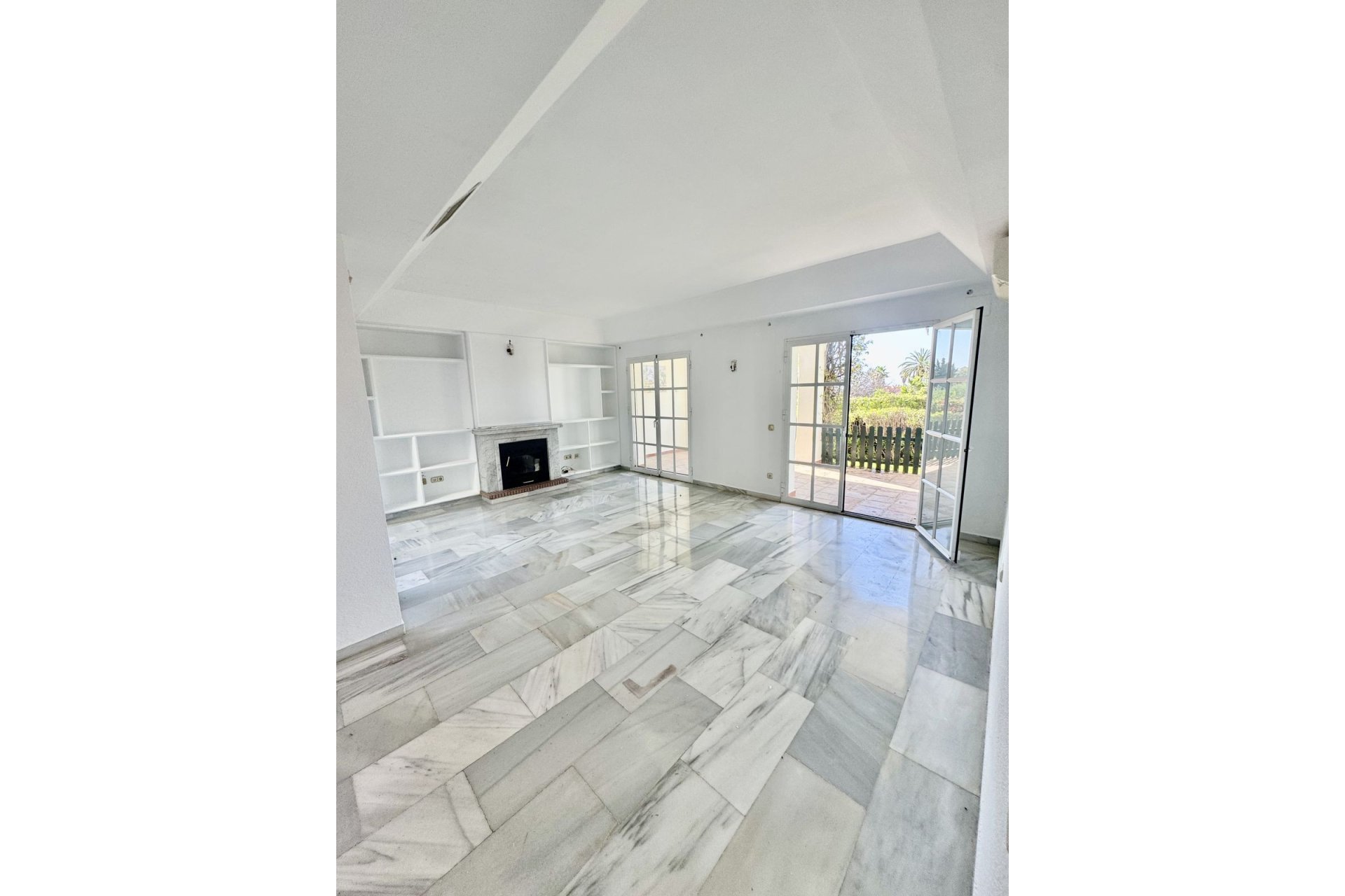 Resale - House - Townhouse - Estepona - Estepona Centro