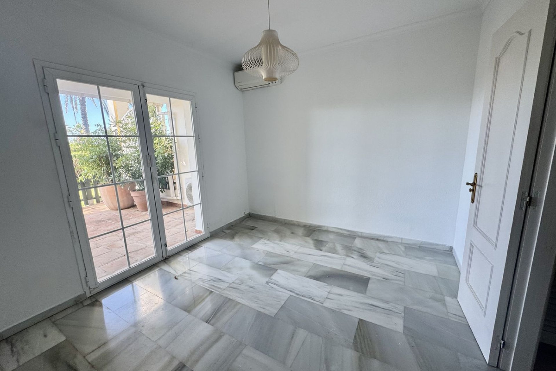 Resale - House - Townhouse - Estepona - Estepona Centro