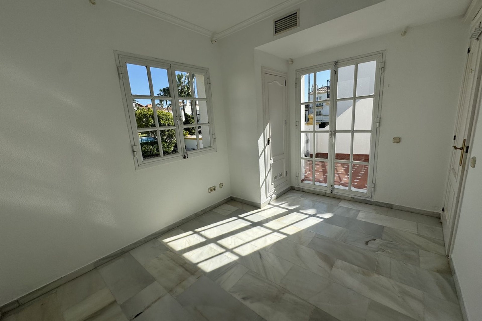 Resale - House - Townhouse - Estepona - Estepona Centro