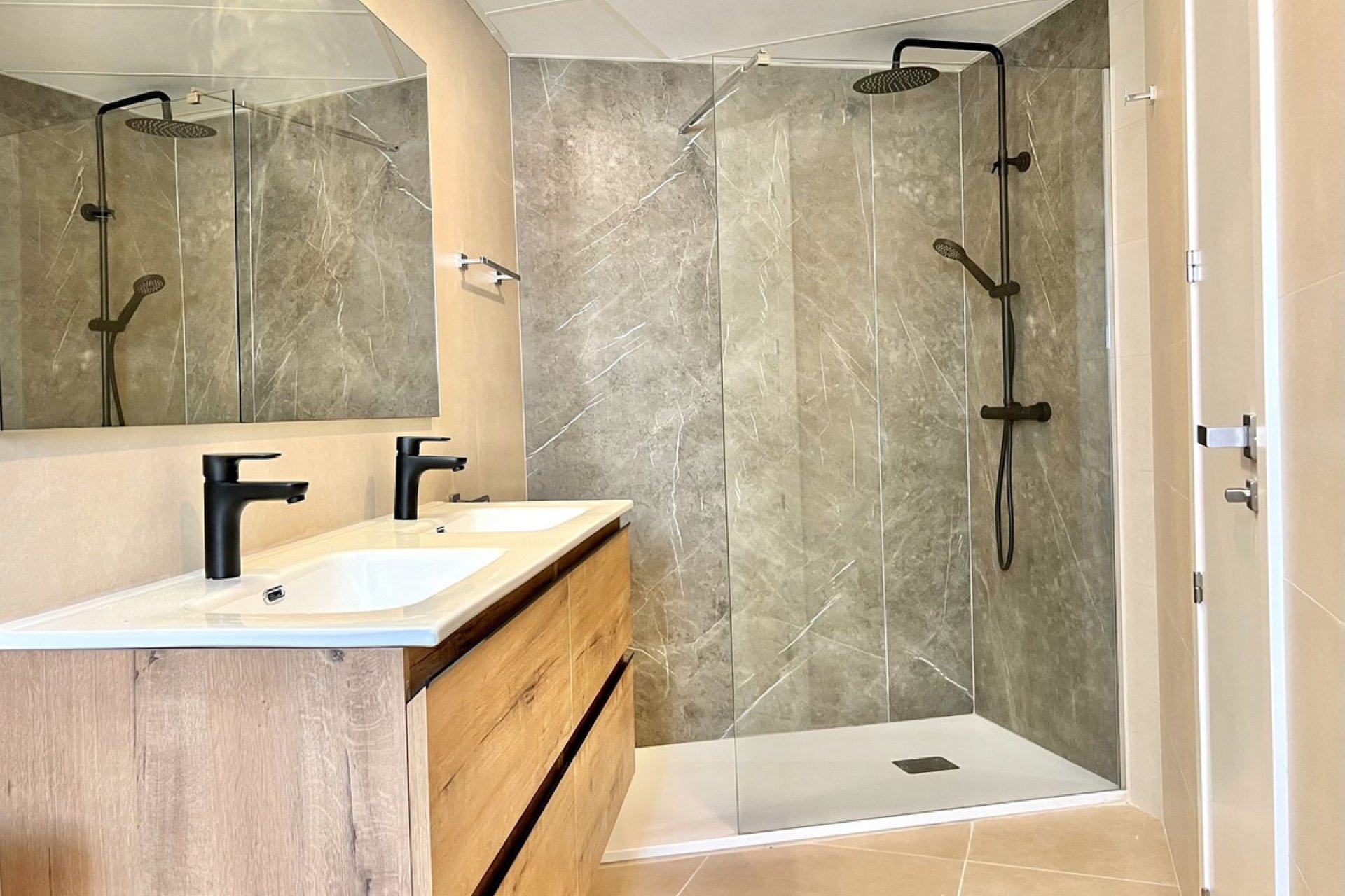 Resale - House - Townhouse - Estepona - Estepona Centro