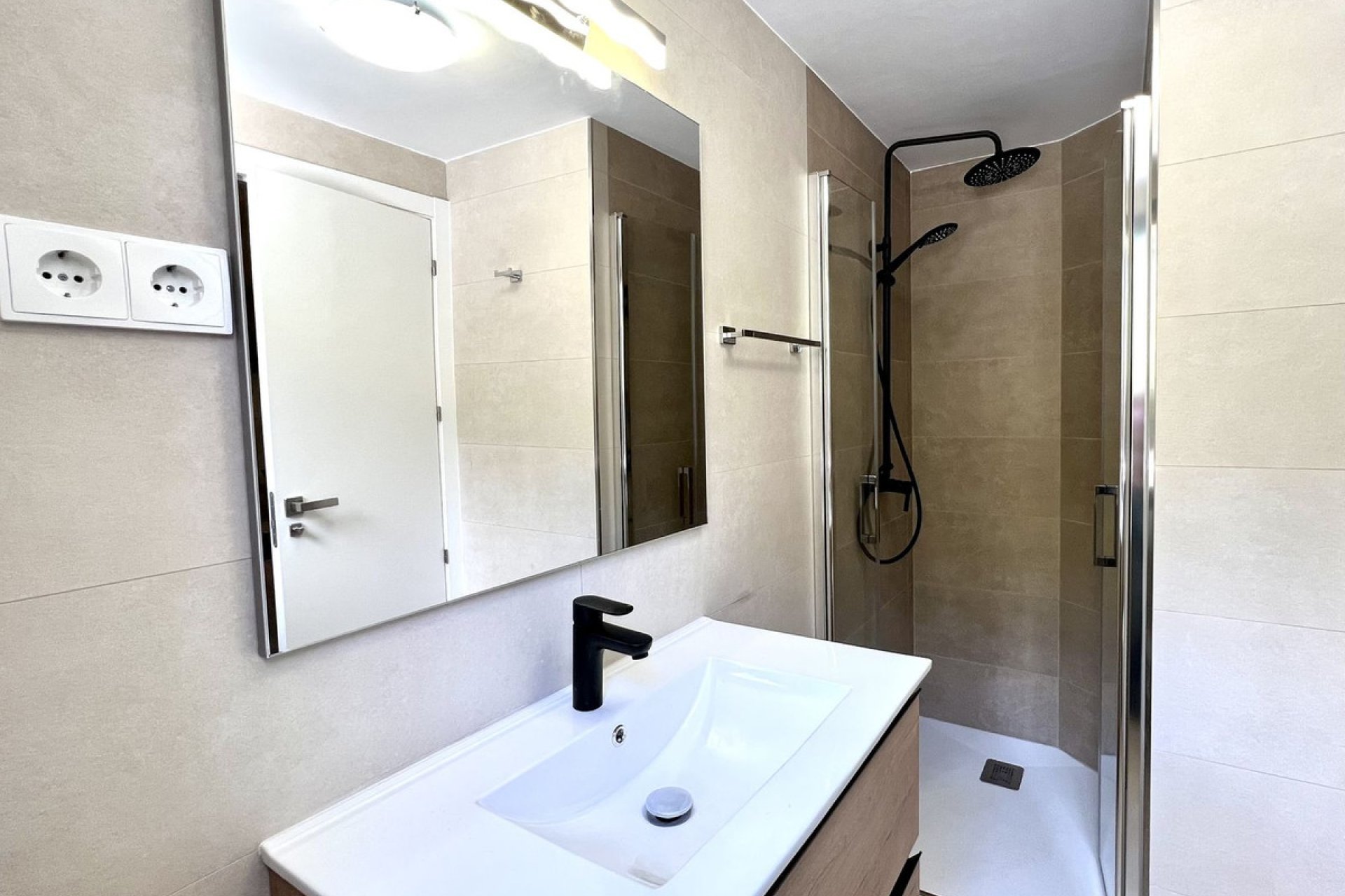 Resale - House - Townhouse - Estepona - Estepona Centro