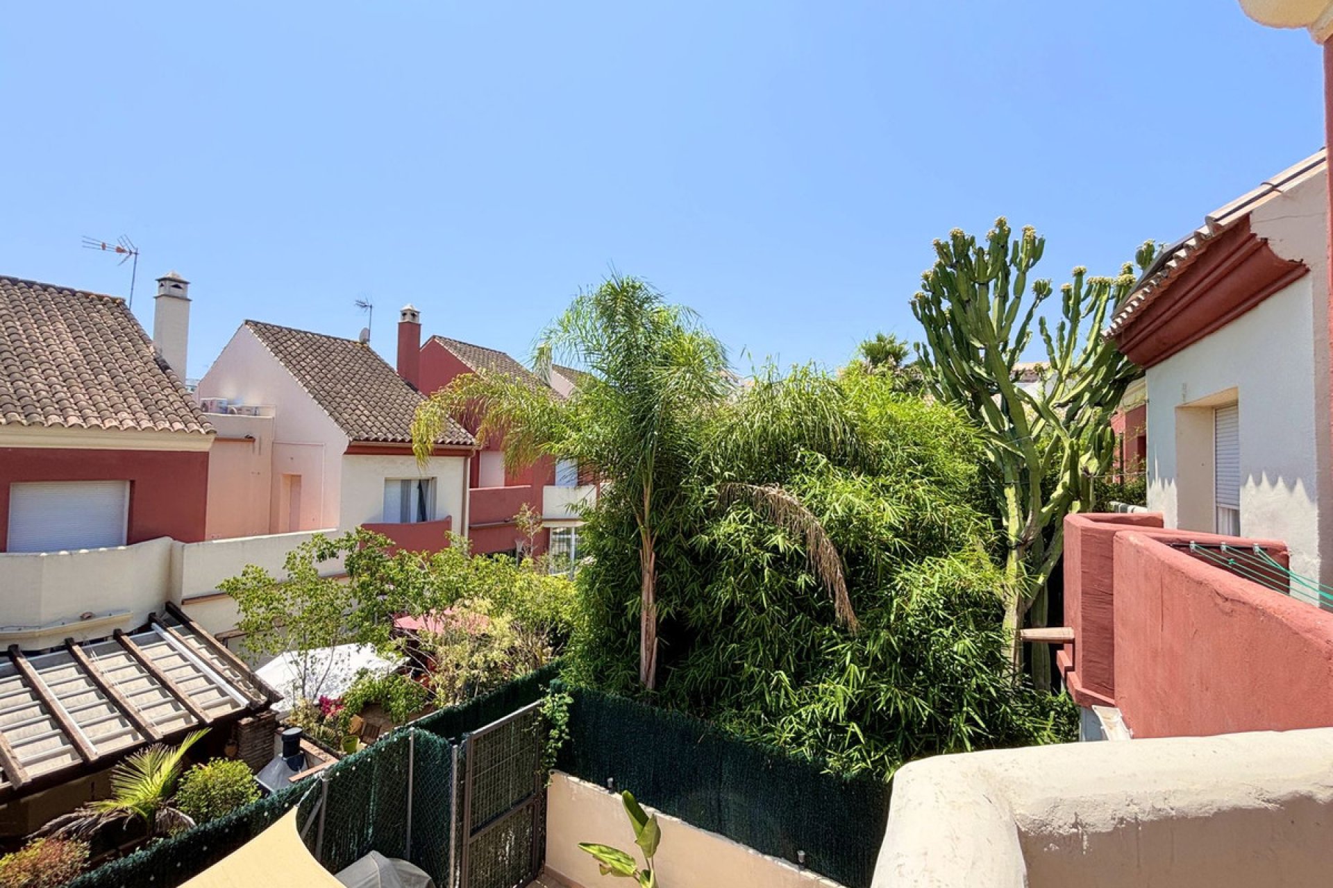 Resale - House - Townhouse - Estepona - Estepona Centro