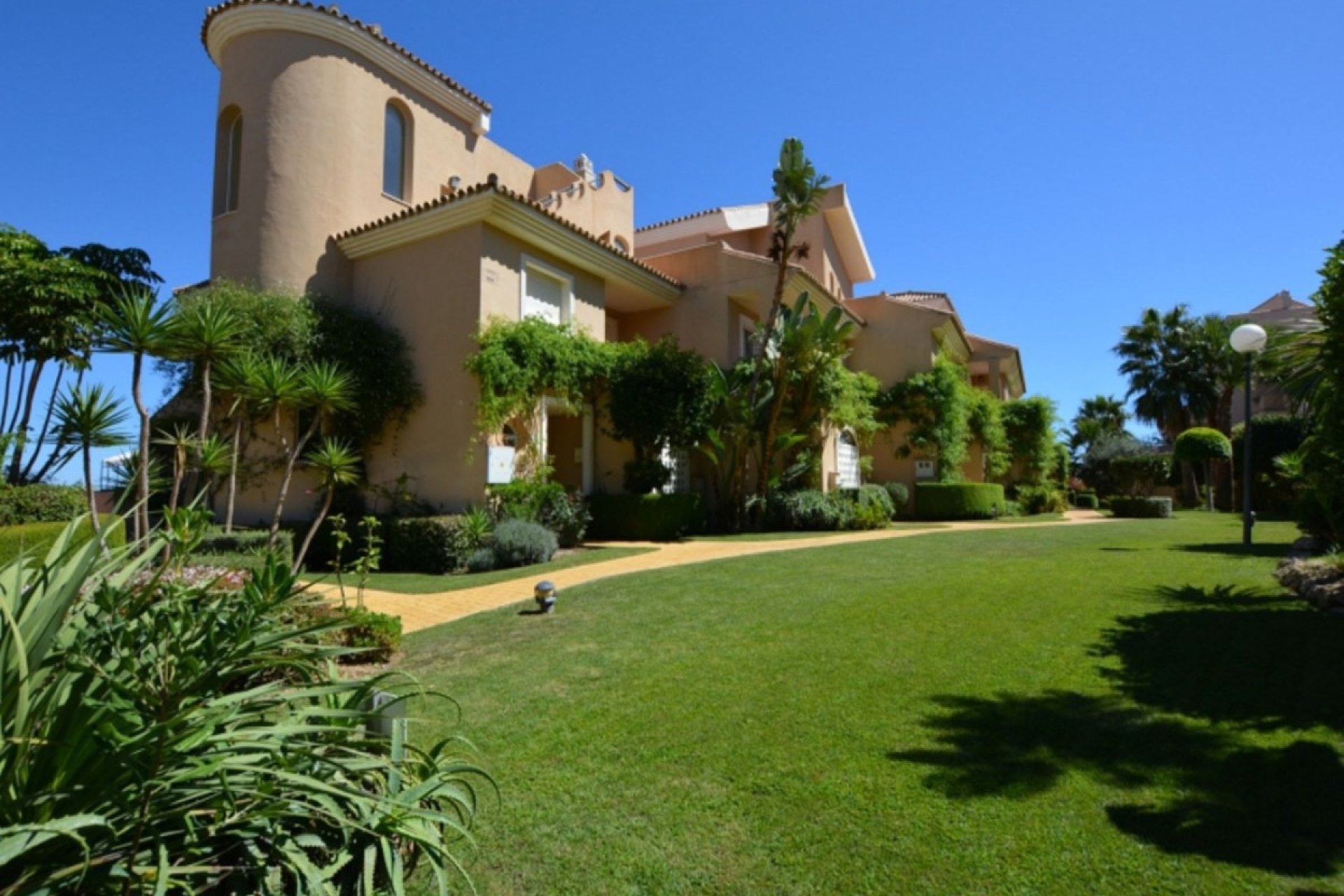 Resale - House - Townhouse - Manilva - La Duquesa