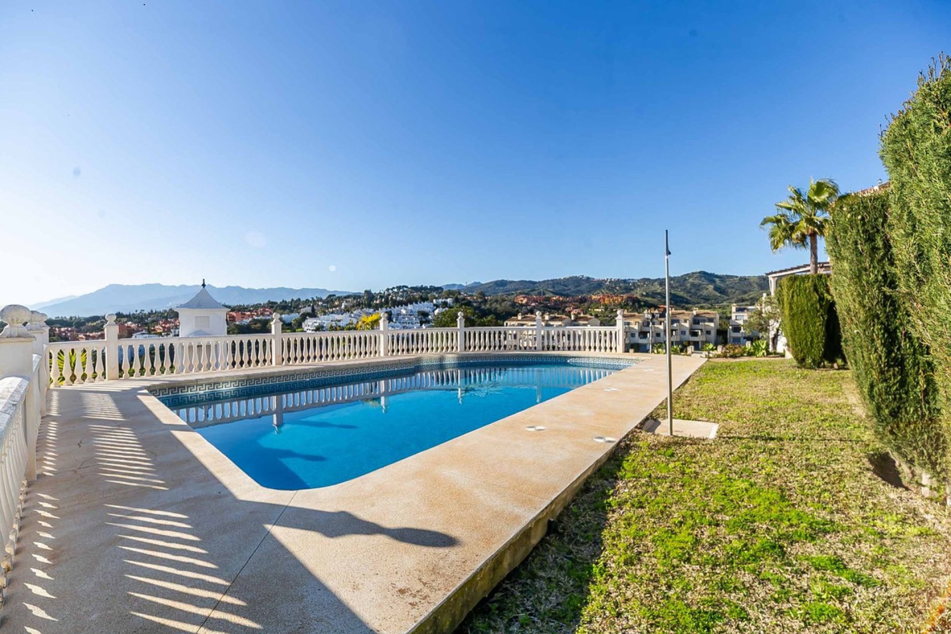 Resale - House - Townhouse - Marbella - Artola