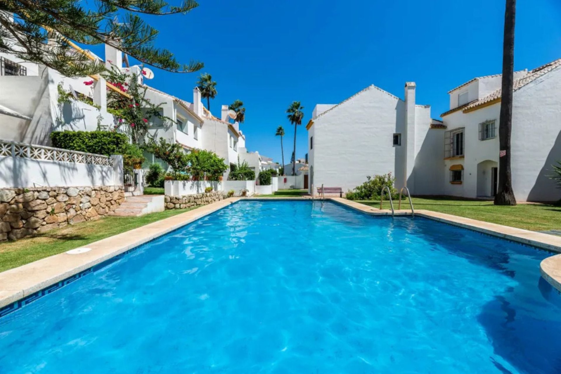 Resale - House - Townhouse - Marbella - El Rosario