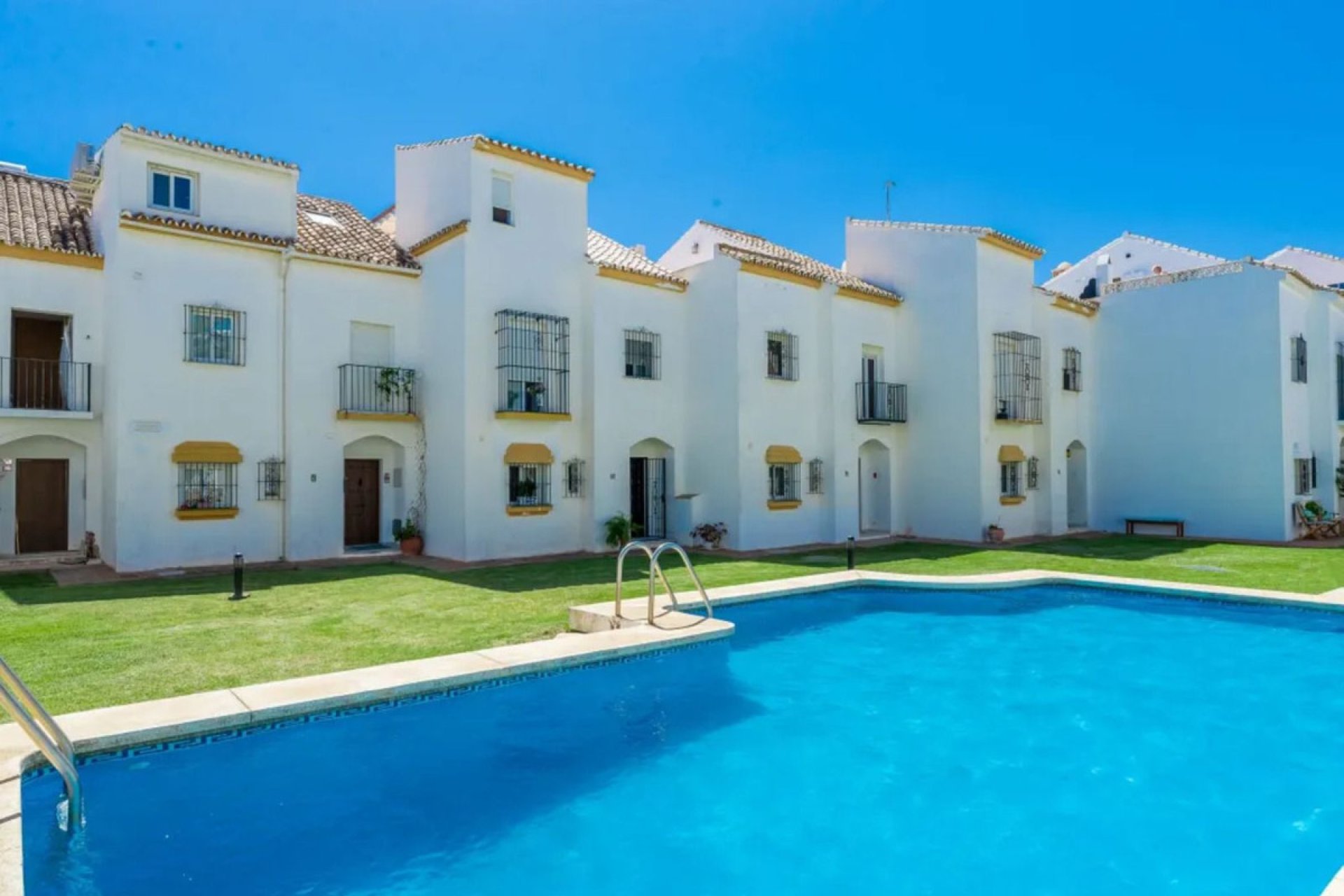 Resale - House - Townhouse - Marbella - El Rosario