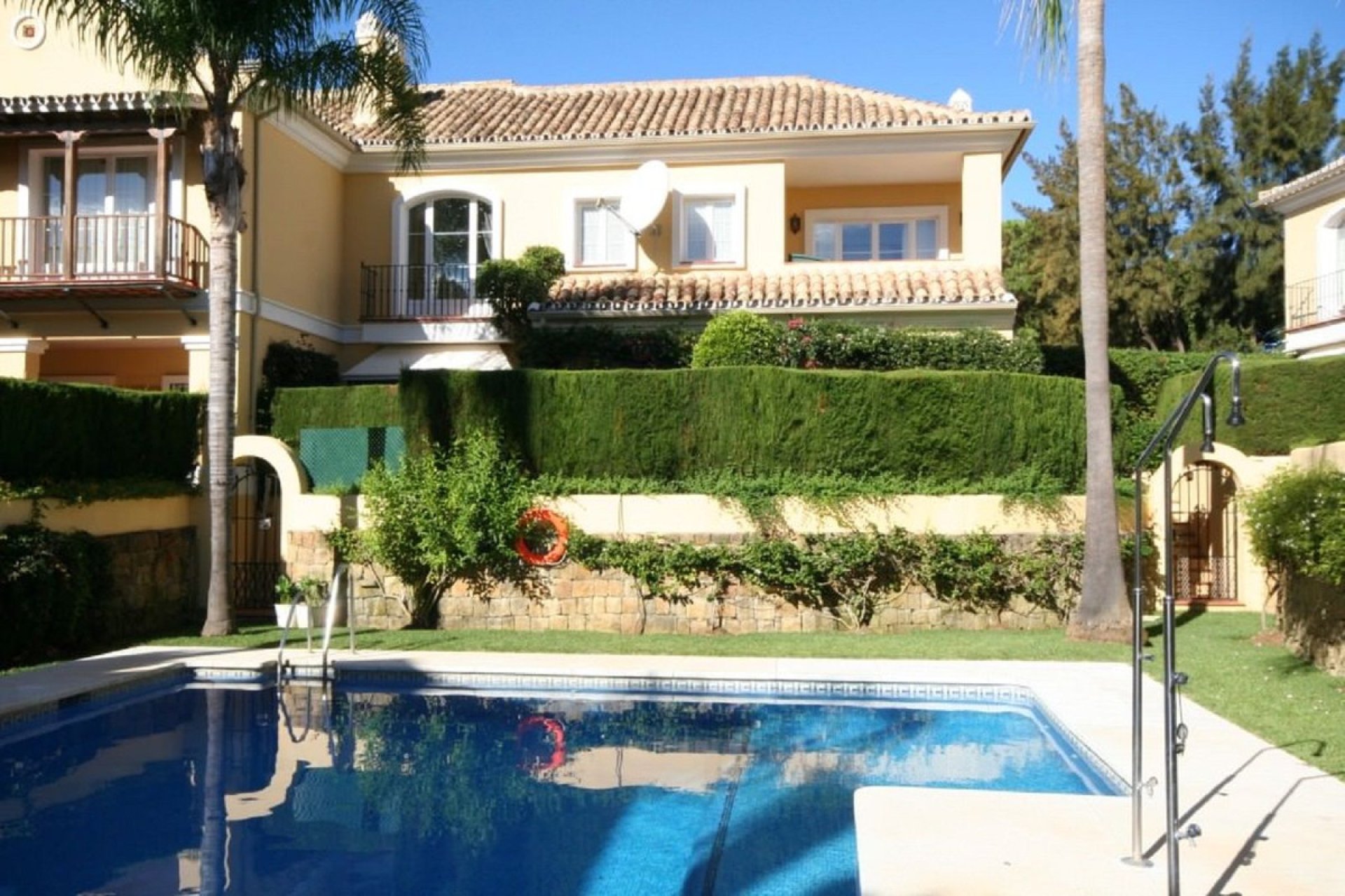 Resale - House - Townhouse - Marbella - Elviria