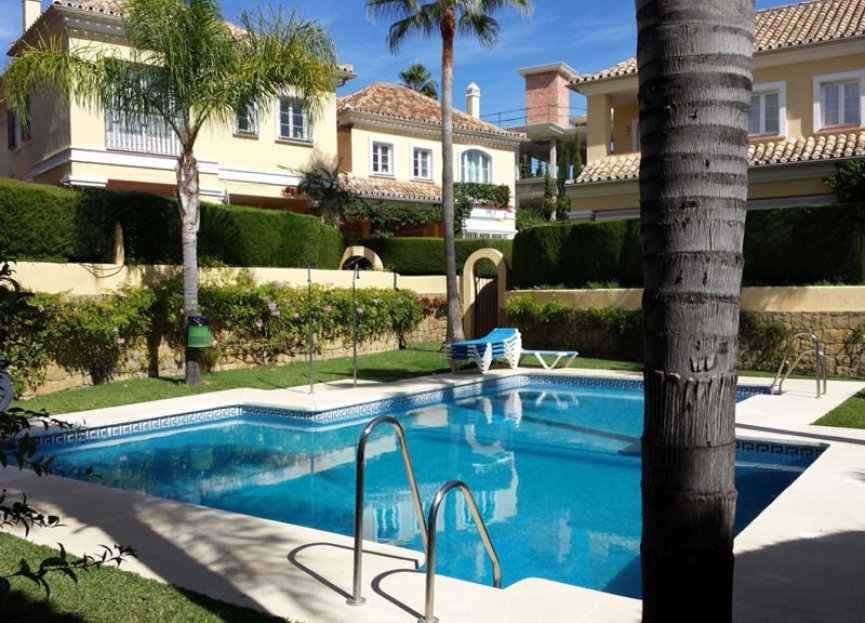 Resale - House - Townhouse - Marbella - Elviria