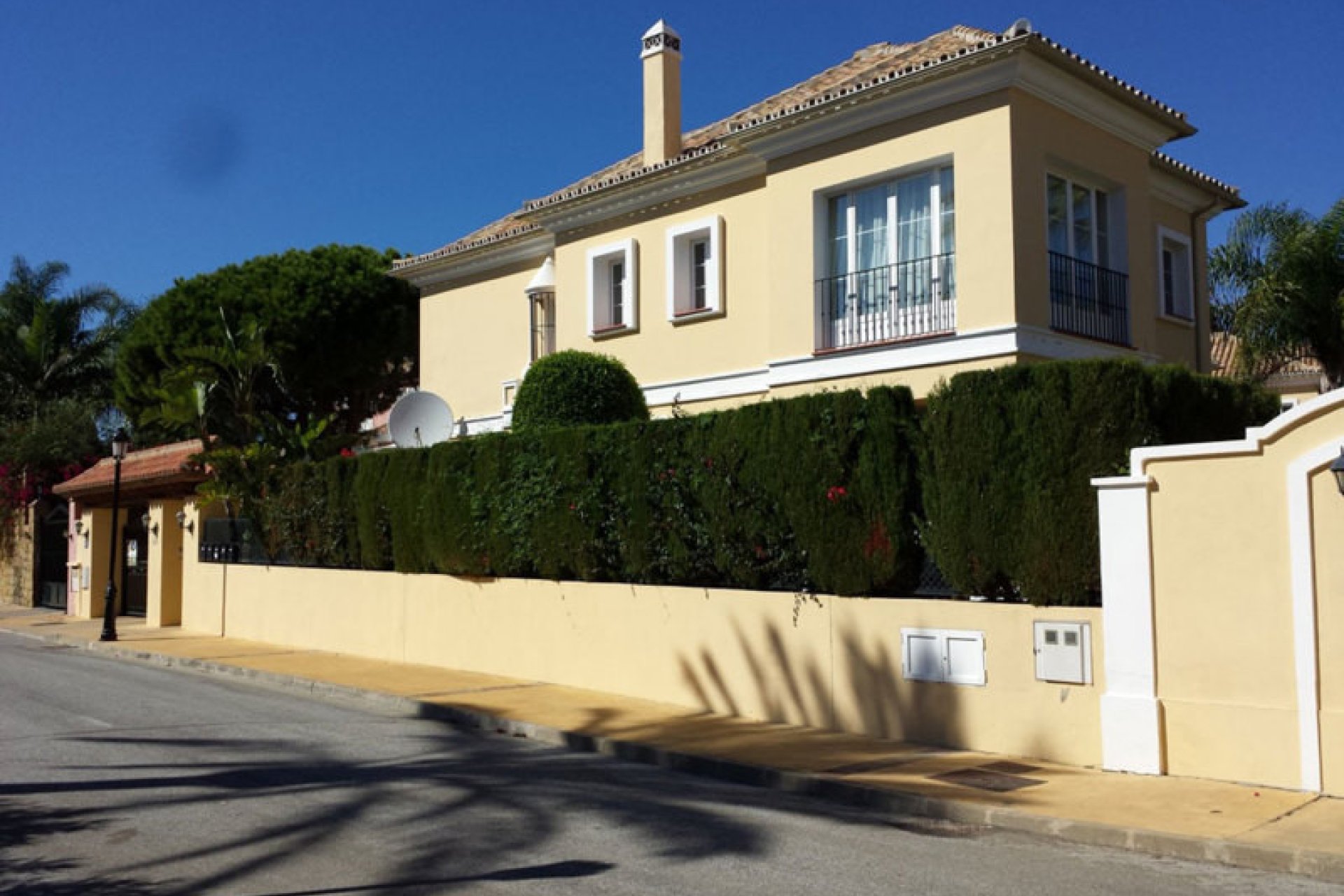 Resale - House - Townhouse - Marbella - Elviria