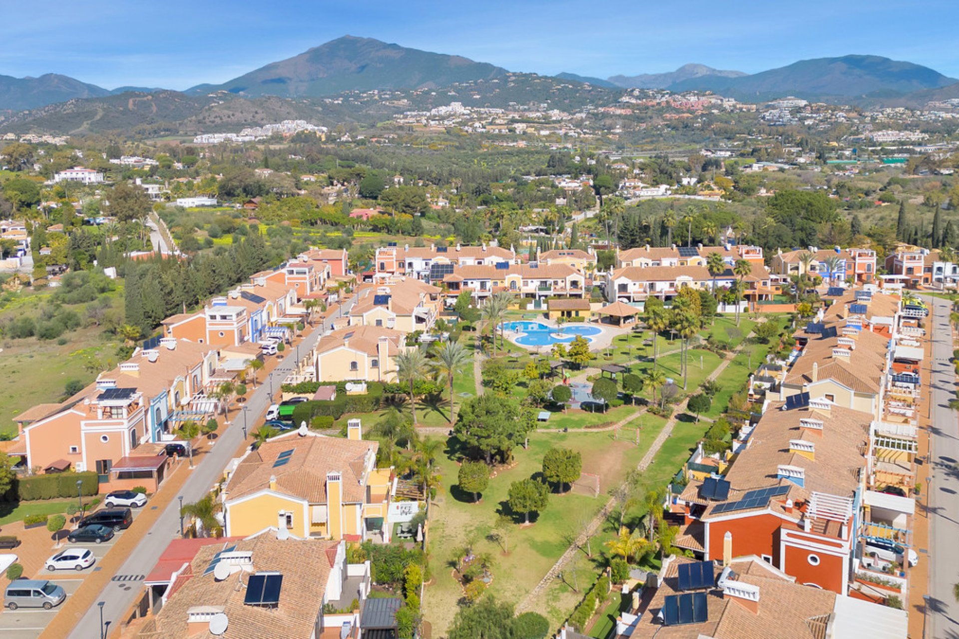 Resale - House - Townhouse - Marbella - Guadalmina Alta