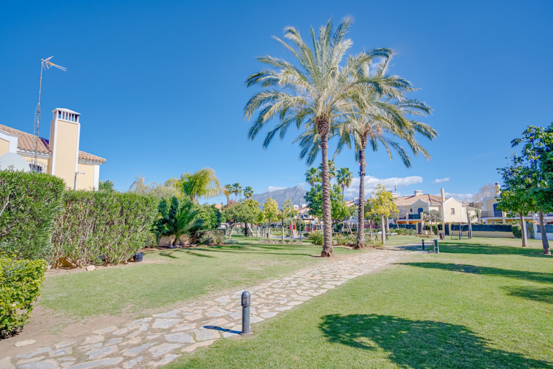 Resale - House - Townhouse - Marbella - Guadalmina Alta