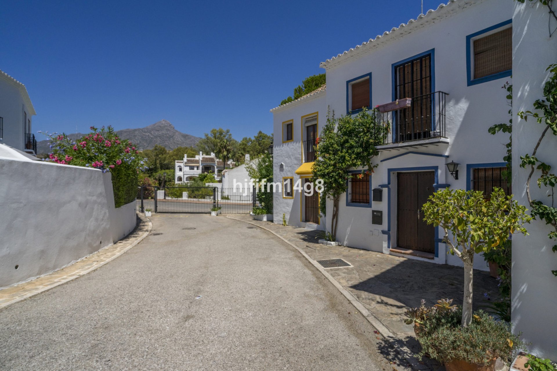 Resale - House - Townhouse - Marbella - Nueva Andalucia