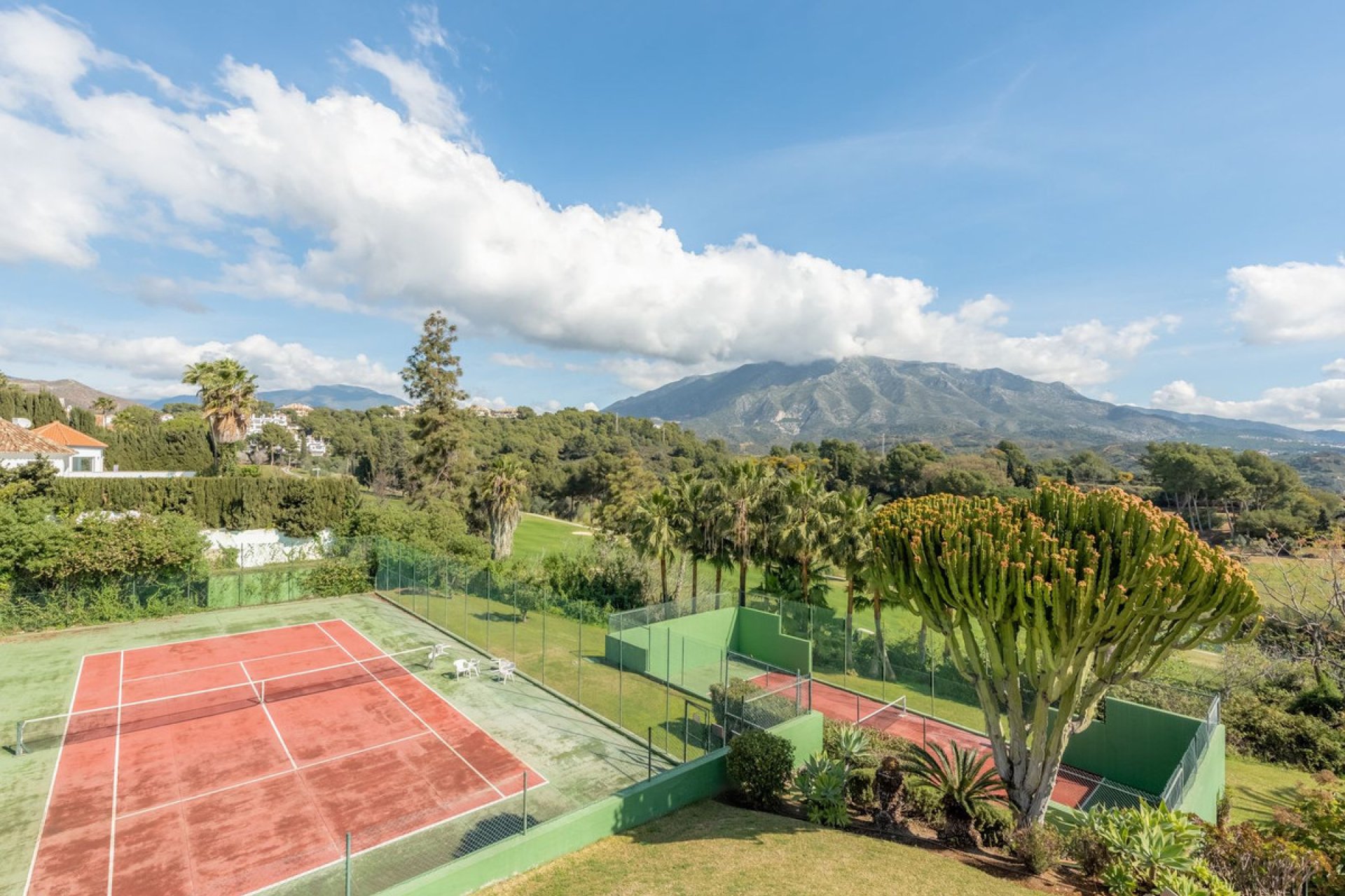 Resale - House - Townhouse - Marbella - Nueva Andalucia