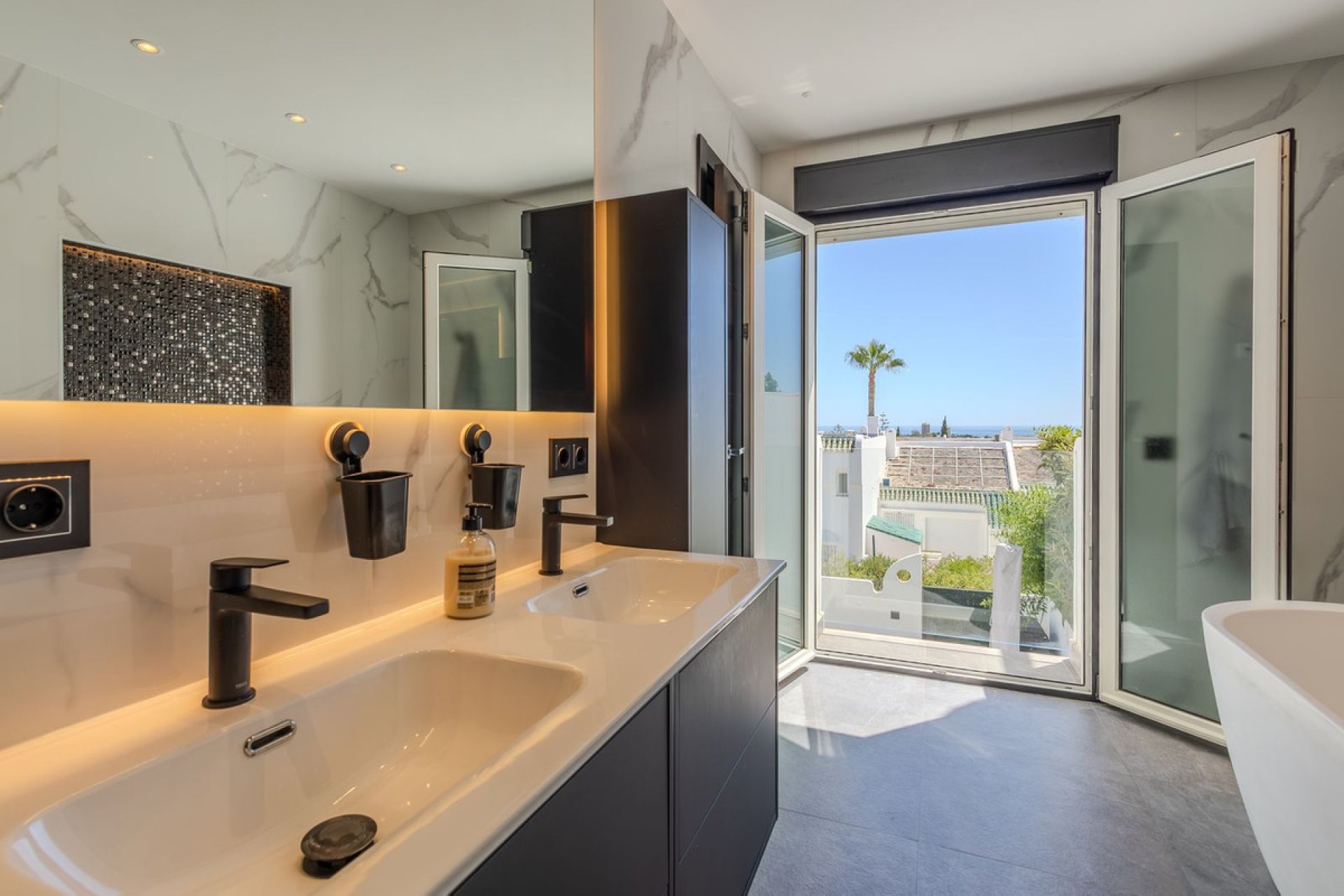 Resale - House - Townhouse - Marbella - Nueva Andalucia