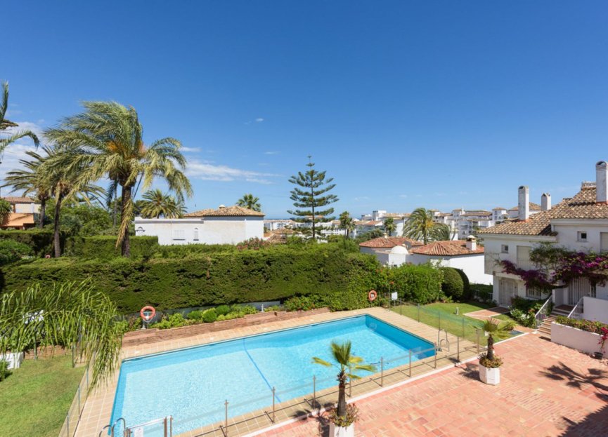 Resale - House - Townhouse - Marbella - Nueva Andalucia