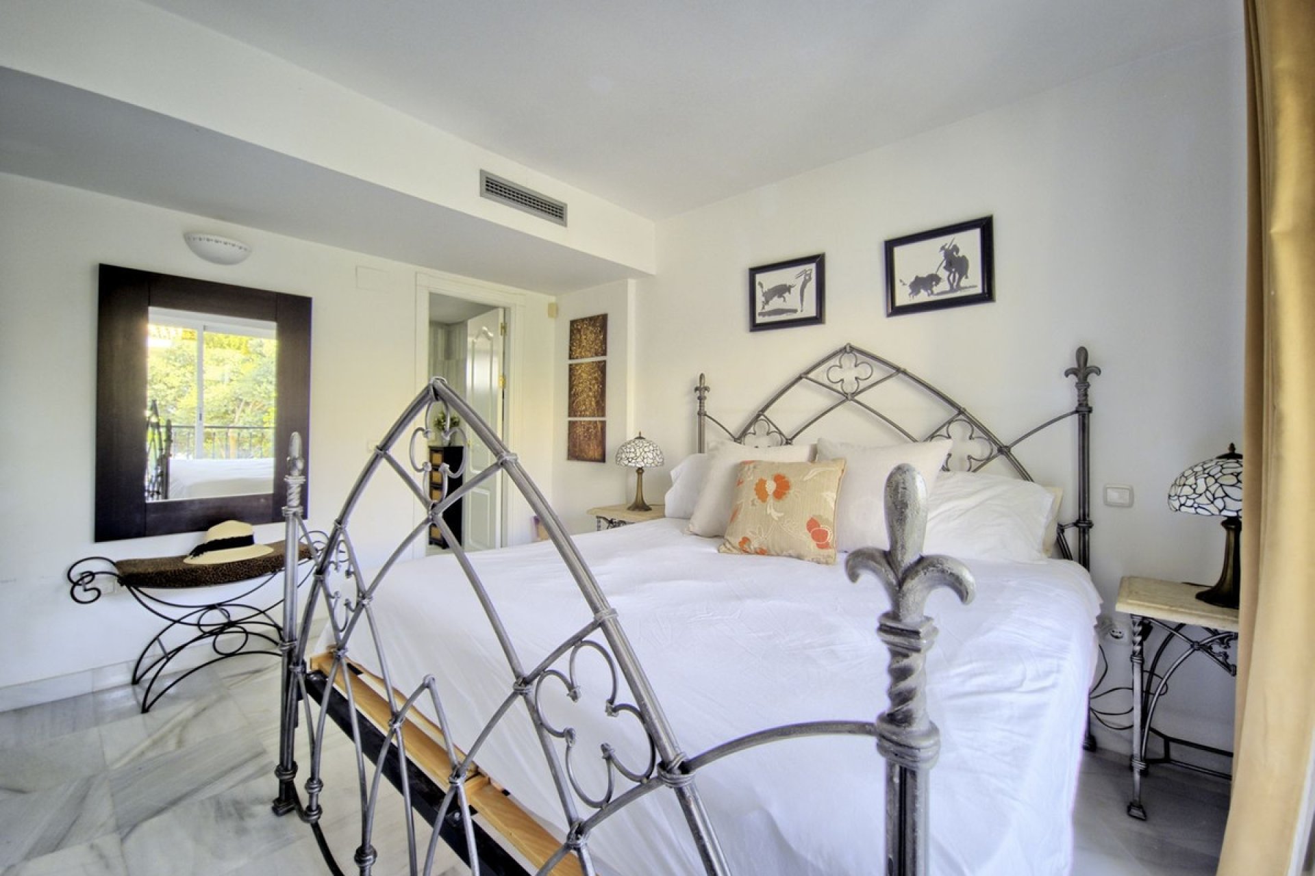 Resale - House - Townhouse - Marbella - Nueva Andalucia