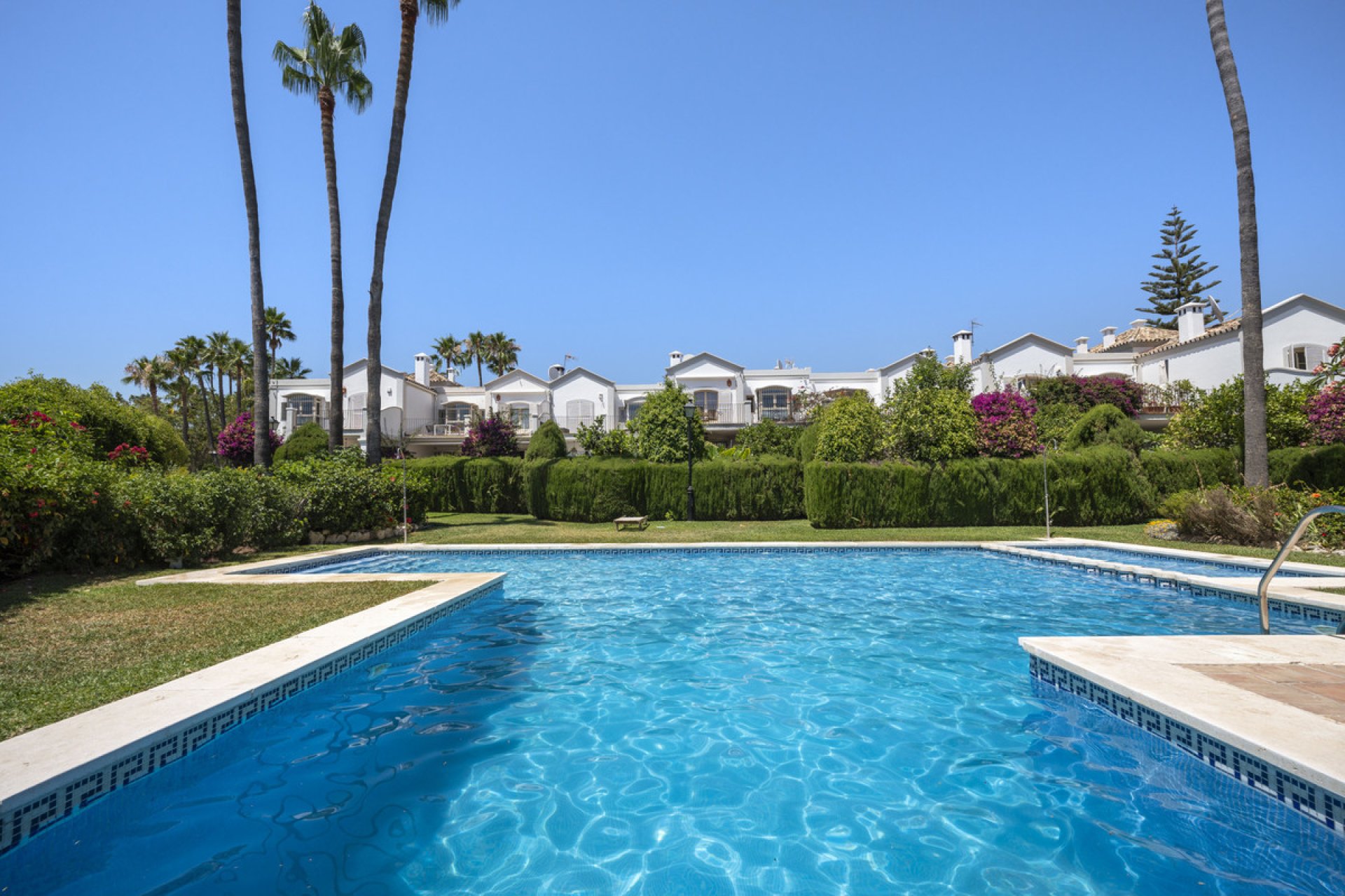 Resale - House - Townhouse - Marbella - Nueva Andalucia