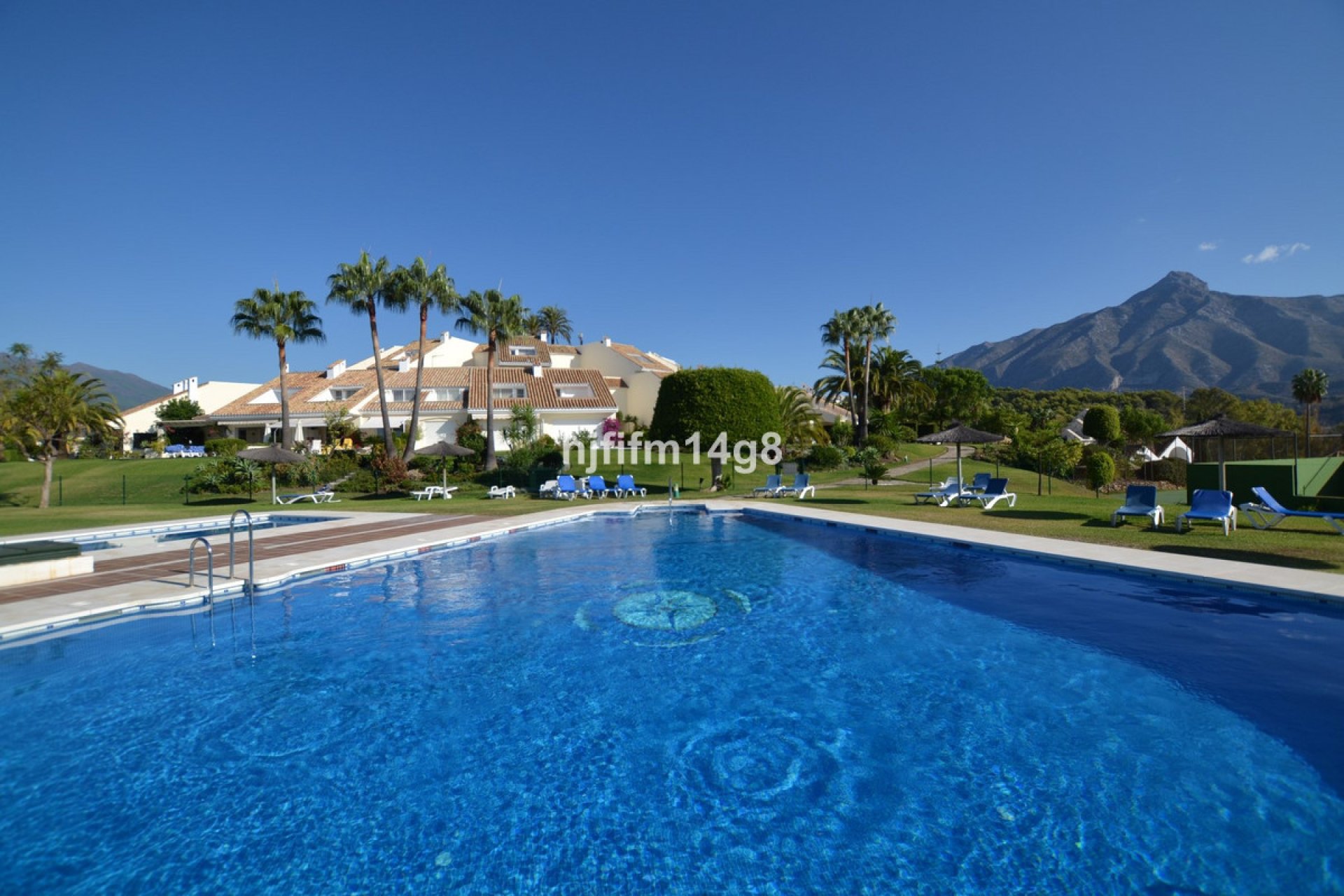 Resale - House - Townhouse - Marbella - Nueva Andalucia