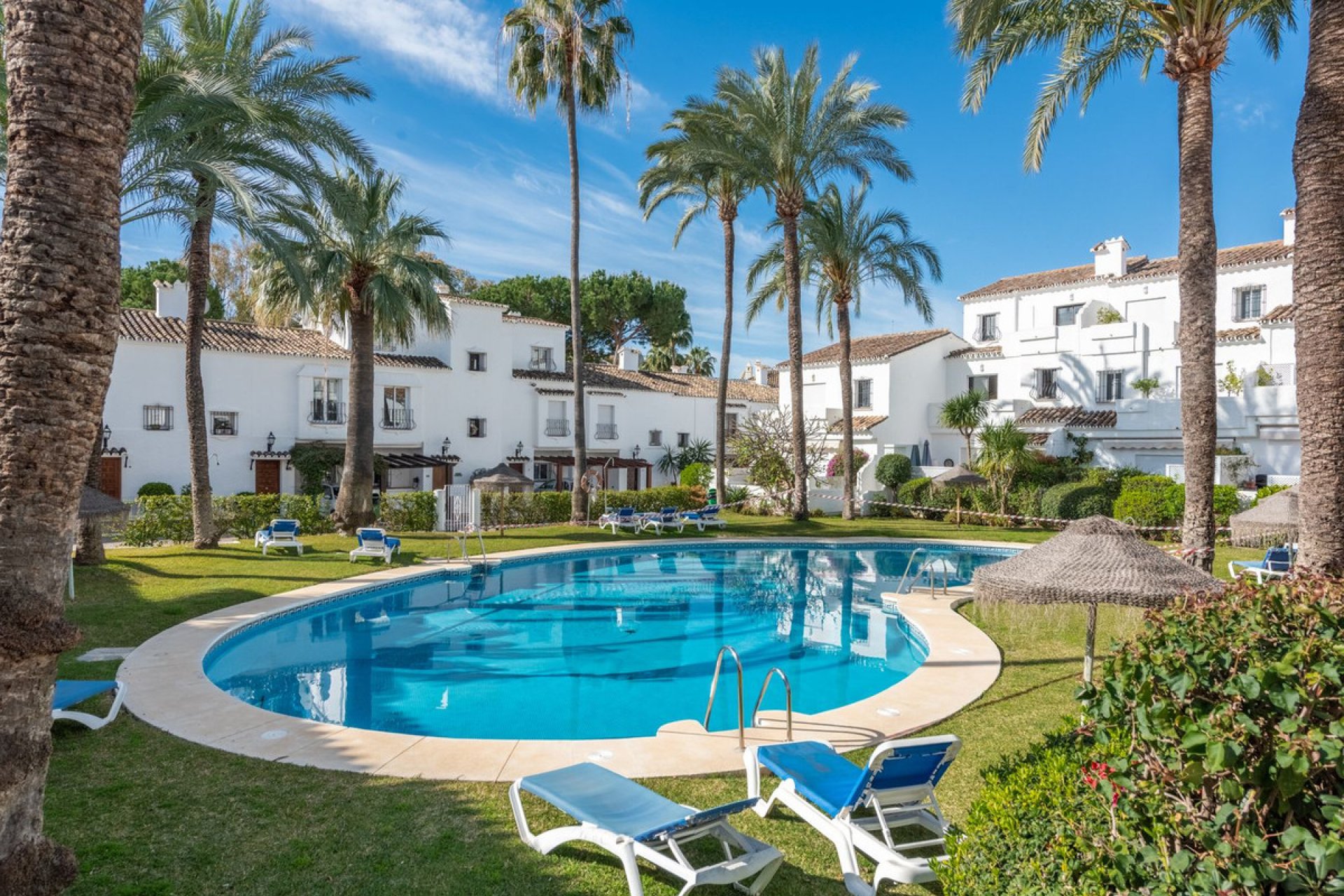 Resale - House - Townhouse - Marbella - Nueva Andalucia