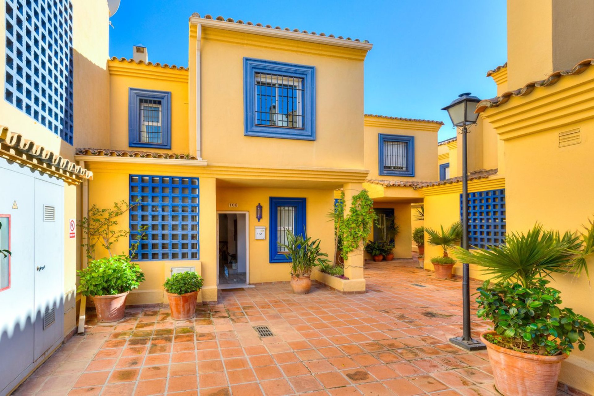 Resale - House - Townhouse - Marbella - Nueva Andalucia