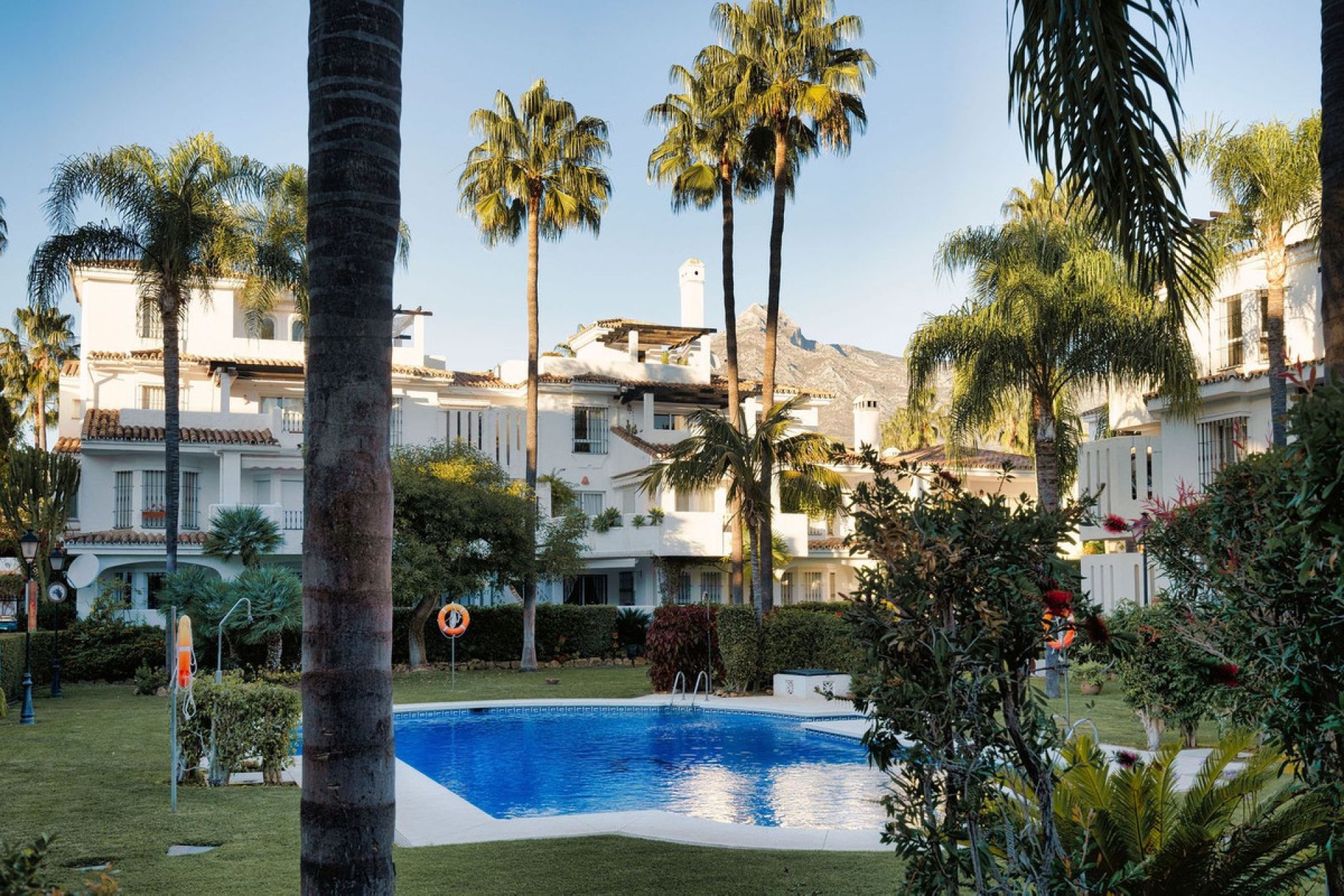 Resale - House - Townhouse - Marbella - Nueva Andalucia