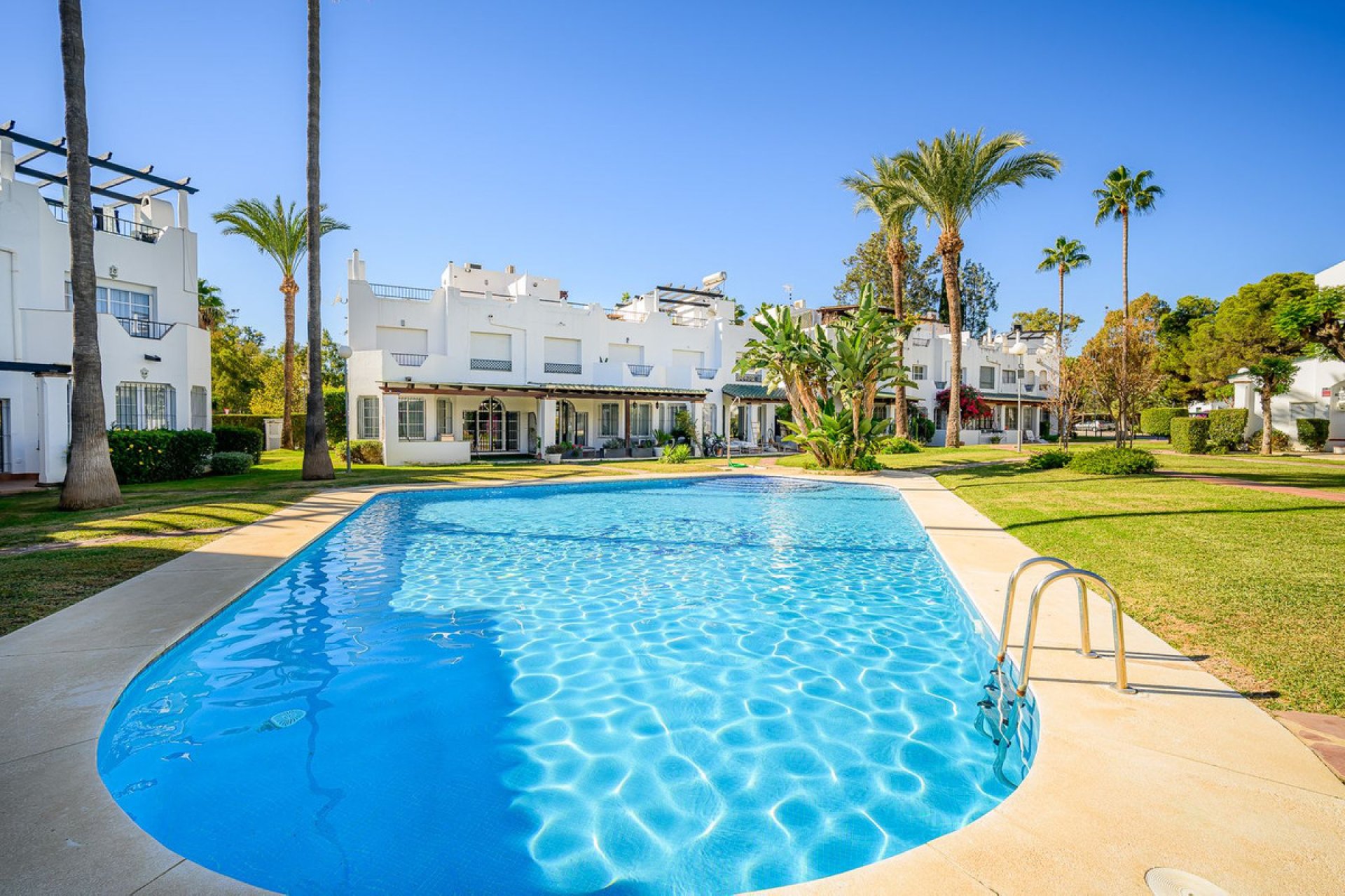 Resale - House - Townhouse - Marbella - Nueva Andalucia