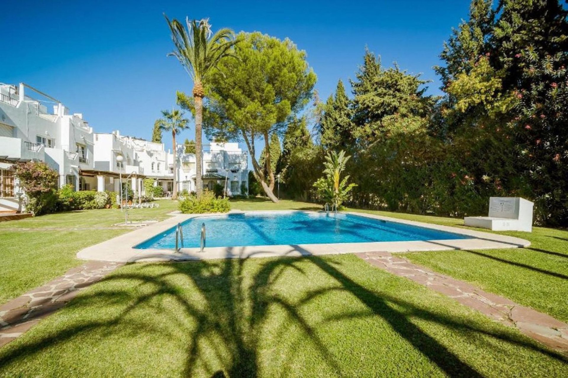 Resale - House - Townhouse - Marbella - Nueva Andalucia